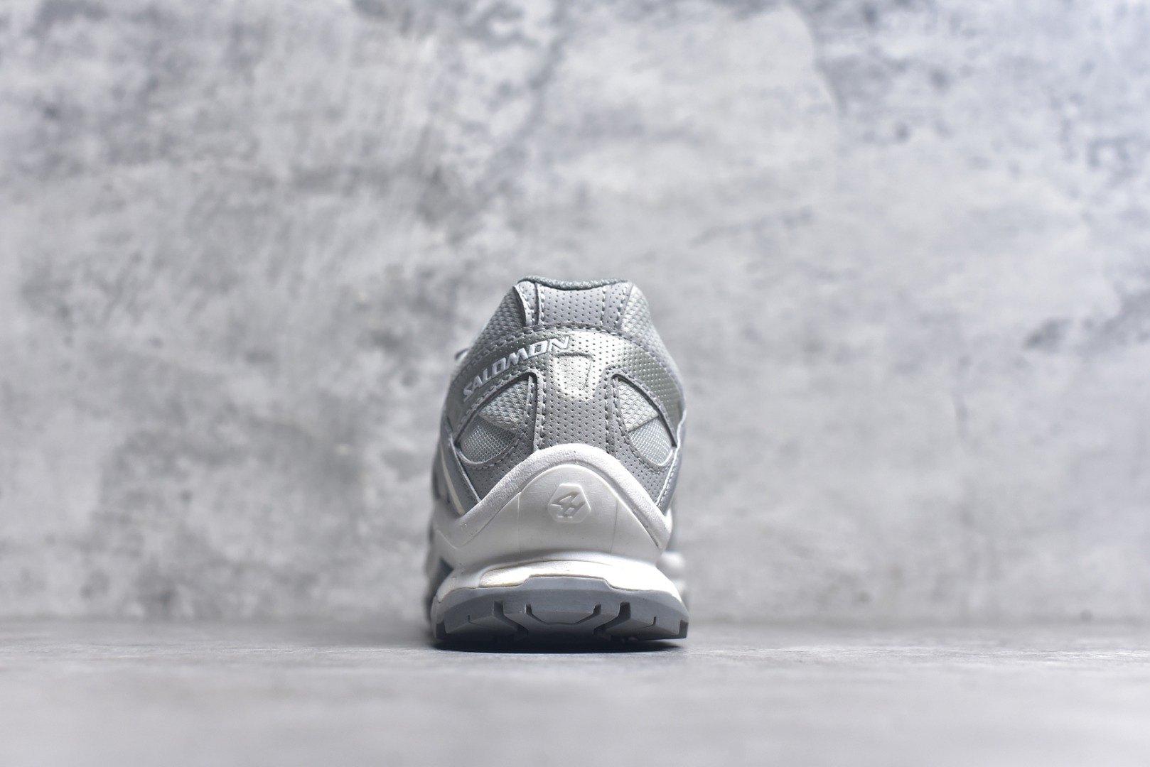 图片[5]-#Salomon XT-QUEST ADV 萨洛蒙潮流越野机能户外功能鞋 纯原外贸平台特供订单 耗时半年巨作 全套原纸板楦头开发 原厂特供网布配套加持 确保原汁原味 完美呈现版型 原档数据独家私模五层组合大底 男女鞋同步官方开发至46.5 原装Ortholite轻量化鞋垫 中底布带钢印编号 原厂TPU锁扣 进口港宝加持 后跟自然饱满 还原公司包裹性 基于 SALOMON 初代 XT 鞋身造型并搭载 4D ADVANCED CHASSIS™ 大底打造而成 为这款 XT-QUEST 带来了多项足部控制与保护等功能性 如在运动过程中控制左右晃动的过程而提高稳定性、改善长途越野过程中足中到足尖的过渡、提高感知岩石的精确度以抵抗尖锐物体对脚底的伤害以及采用动态缓冲来增强穿着舒适感 从而减轻疲劳感 使 XT-QUEST 成为一双舒适且安全的户外之履 尺码：36 36.5 37.5 38 38.5 39 40 40.5 41 42 42.5 43 44 44.5 45-选品中心