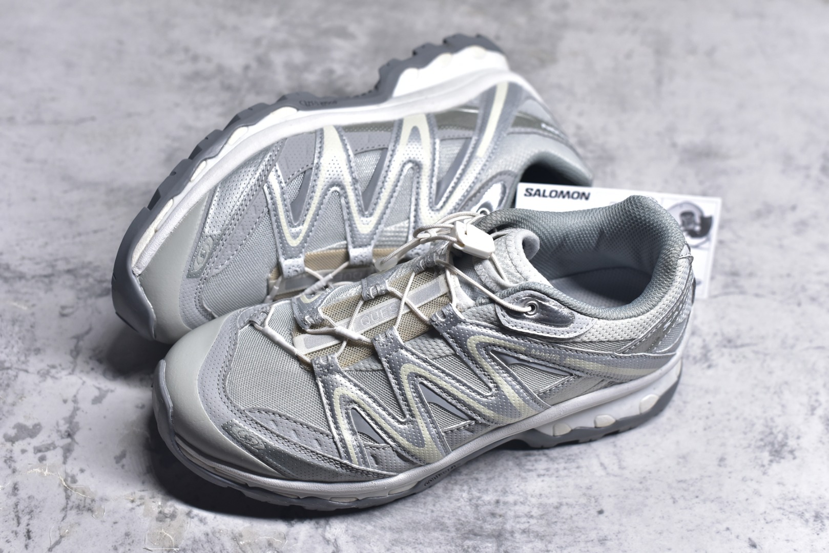 图片[7]-#Salomon XT-QUEST ADV 萨洛蒙潮流越野机能户外功能鞋 纯原外贸平台特供订单 耗时半年巨作 全套原纸板楦头开发 原厂特供网布配套加持 确保原汁原味 完美呈现版型 原档数据独家私模五层组合大底 男女鞋同步官方开发至46.5 原装Ortholite轻量化鞋垫 中底布带钢印编号 原厂TPU锁扣 进口港宝加持 后跟自然饱满 还原公司包裹性 基于 SALOMON 初代 XT 鞋身造型并搭载 4D ADVANCED CHASSIS™ 大底打造而成 为这款 XT-QUEST 带来了多项足部控制与保护等功能性 如在运动过程中控制左右晃动的过程而提高稳定性、改善长途越野过程中足中到足尖的过渡、提高感知岩石的精确度以抵抗尖锐物体对脚底的伤害以及采用动态缓冲来增强穿着舒适感 从而减轻疲劳感 使 XT-QUEST 成为一双舒适且安全的户外之履 尺码：36 36.5 37.5 38 38.5 39 40 40.5 41 42 42.5 43 44 44.5 45-选品中心
