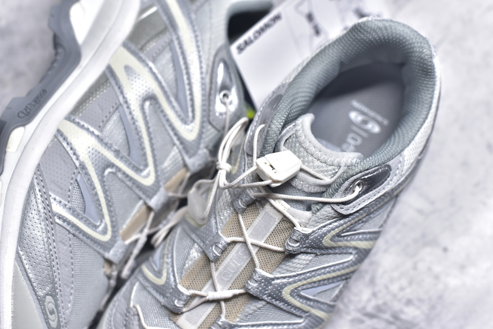 图片[9]-#Salomon XT-QUEST ADV 萨洛蒙潮流越野机能户外功能鞋 纯原外贸平台特供订单 耗时半年巨作 全套原纸板楦头开发 原厂特供网布配套加持 确保原汁原味 完美呈现版型 原档数据独家私模五层组合大底 男女鞋同步官方开发至46.5 原装Ortholite轻量化鞋垫 中底布带钢印编号 原厂TPU锁扣 进口港宝加持 后跟自然饱满 还原公司包裹性 基于 SALOMON 初代 XT 鞋身造型并搭载 4D ADVANCED CHASSIS™ 大底打造而成 为这款 XT-QUEST 带来了多项足部控制与保护等功能性 如在运动过程中控制左右晃动的过程而提高稳定性、改善长途越野过程中足中到足尖的过渡、提高感知岩石的精确度以抵抗尖锐物体对脚底的伤害以及采用动态缓冲来增强穿着舒适感 从而减轻疲劳感 使 XT-QUEST 成为一双舒适且安全的户外之履 尺码：36 36.5 37.5 38 38.5 39 40 40.5 41 42 42.5 43 44 44.5 45-选品中心