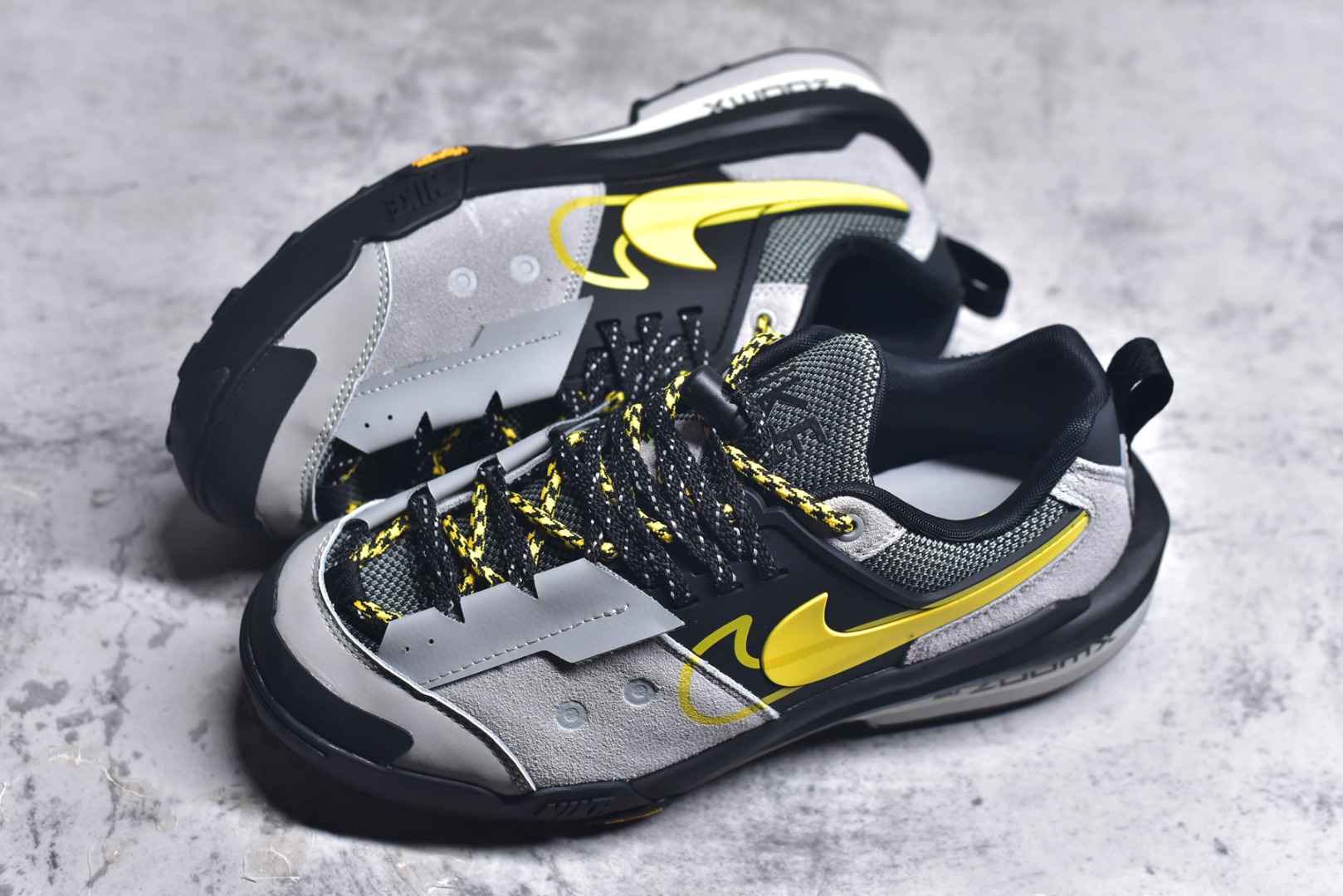 图片[7]-#Sacai x NK Zegamadome SP 联名款舒适防滑耐磨低帮生活休闲鞋 HQ8618-002 整双鞋采用了 Zoom X 缓震科技和 Vibram 外底 在保证舒适度的同时又兼顾了耐用性 并且提供了出色的抓地力 鞋面则是全新 ZoomX Zegama 科技 将网眼和绒面革材质融合而成的全新科技面料 兼顾透气性与耐用性 尺码：36 36.5 37.5 38 38.5 39 40 40.5 41 42 42.5 43 44 44.5 45 46-选品中心