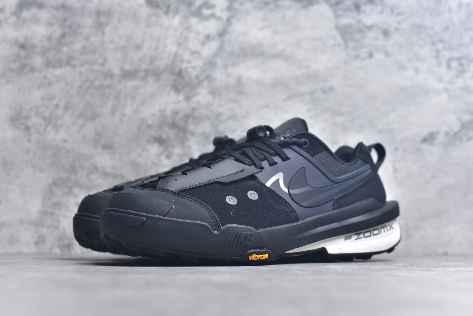 图片[2]-#Sacai x NK Zegamadome SP 联名款舒适防滑耐磨低帮生活休闲鞋 HQ8618-001 整双鞋采用了 Zoom X 缓震科技和 Vibram 外底 在保证舒适度的同时又兼顾了耐用性 并且提供了出色的抓地力 鞋面则是全新 ZoomX Zegama 科技 将网眼和绒面革材质融合而成的全新科技面料 兼顾透气性与耐用性 尺码：36 36.5 37.5 38 38.5 39 40 40.5 41 42 42.5 43 44 44.5 45 46-选品中心