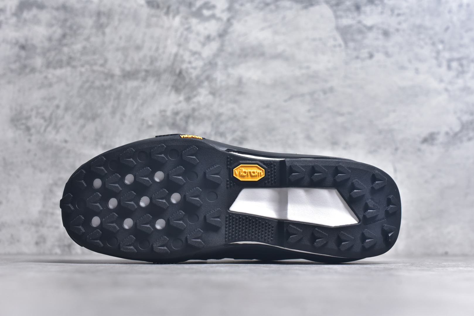 图片[6]-#Sacai x NK Zegamadome SP 联名款舒适防滑耐磨低帮生活休闲鞋 HQ8618-001 整双鞋采用了 Zoom X 缓震科技和 Vibram 外底 在保证舒适度的同时又兼顾了耐用性 并且提供了出色的抓地力 鞋面则是全新 ZoomX Zegama 科技 将网眼和绒面革材质融合而成的全新科技面料 兼顾透气性与耐用性 尺码：36 36.5 37.5 38 38.5 39 40 40.5 41 42 42.5 43 44 44.5 45 46-选品中心