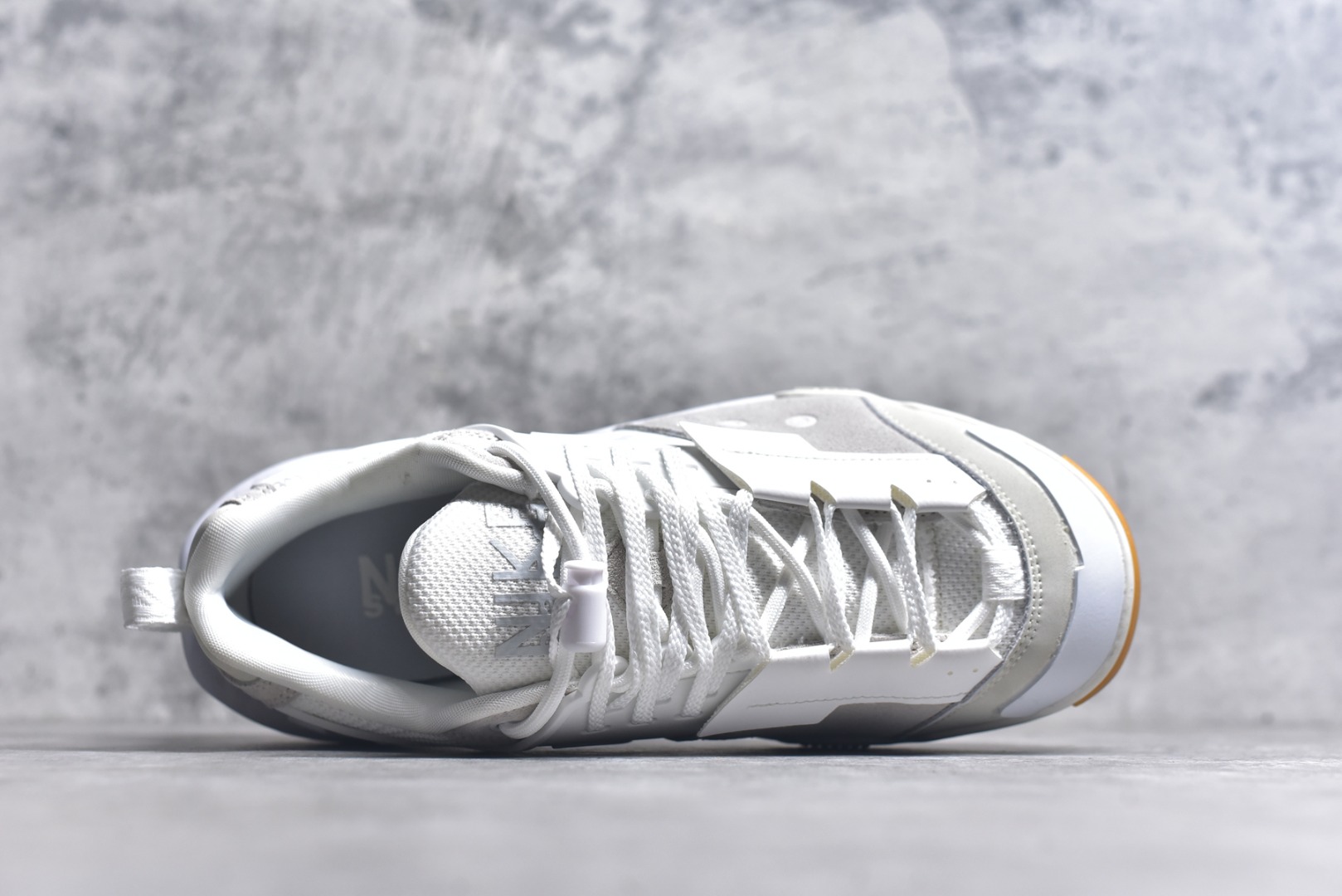 图片[4]-#Sacai x NK Zegamadome SP 联名款舒适防滑耐磨低帮生活休闲鞋 HQ8618-100 整双鞋采用了 Zoom X 缓震科技和 Vibram 外底 在保证舒适度的同时又兼顾了耐用性 并且提供了出色的抓地力 鞋面则是全新 ZoomX Zegama 科技 将网眼和绒面革材质融合而成的全新科技面料 兼顾透气性与耐用性 尺码：36 36.5 37.5 38 38.5 39 40 40.5 41 42 42.5 43 44 44.5 45 46-选品中心