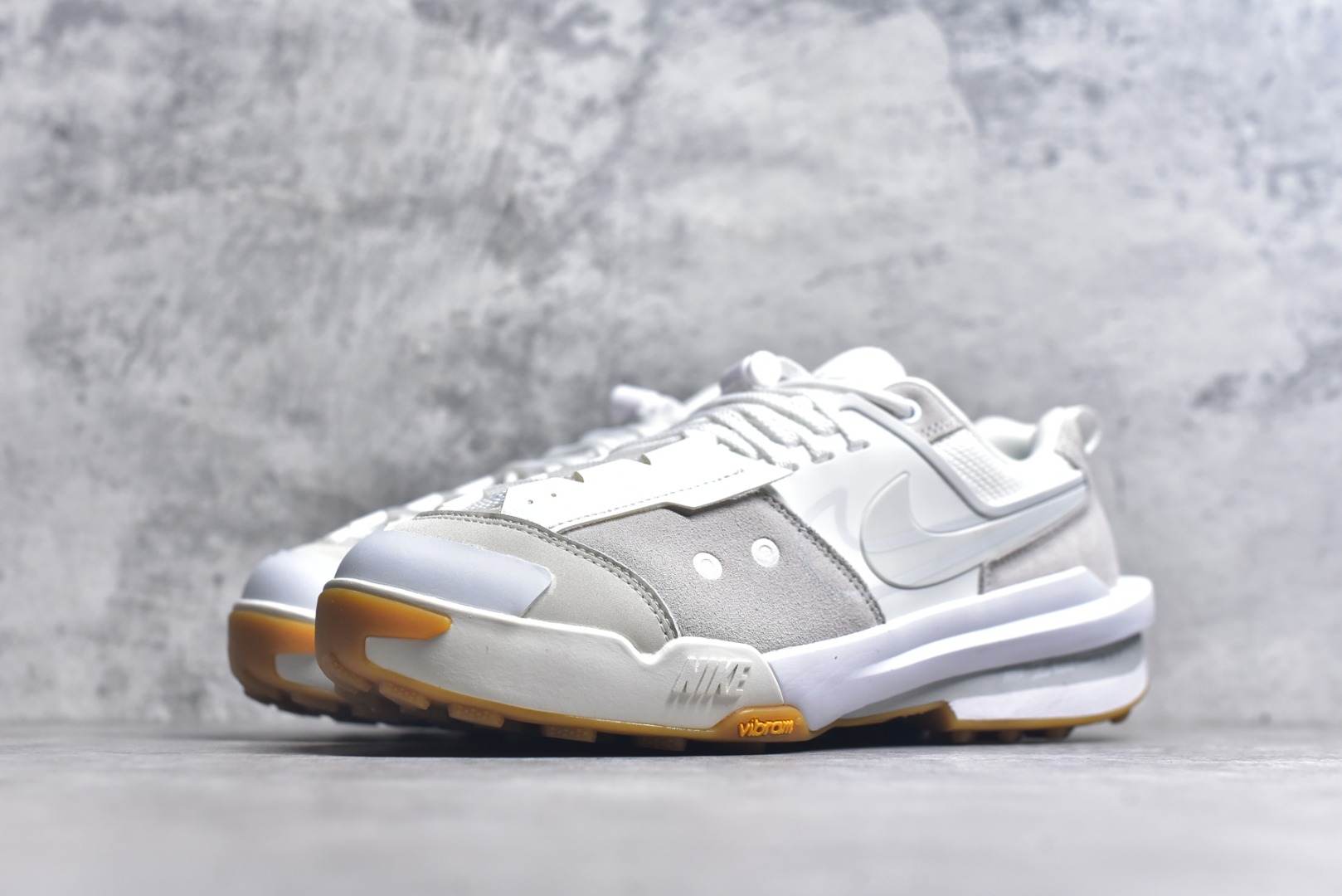 图片[2]-#Sacai x NK Zegamadome SP 联名款舒适防滑耐磨低帮生活休闲鞋 HQ8618-100 整双鞋采用了 Zoom X 缓震科技和 Vibram 外底 在保证舒适度的同时又兼顾了耐用性 并且提供了出色的抓地力 鞋面则是全新 ZoomX Zegama 科技 将网眼和绒面革材质融合而成的全新科技面料 兼顾透气性与耐用性 尺码：36 36.5 37.5 38 38.5 39 40 40.5 41 42 42.5 43 44 44.5 45 46-选品中心