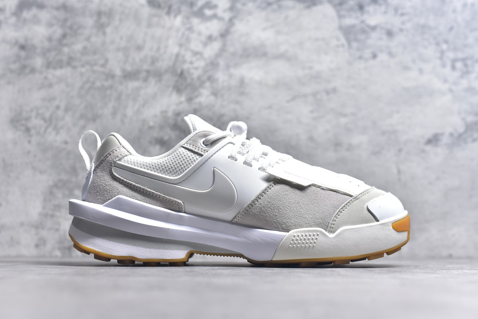 图片[3]-#Sacai x NK Zegamadome SP 联名款舒适防滑耐磨低帮生活休闲鞋 HQ8618-100 整双鞋采用了 Zoom X 缓震科技和 Vibram 外底 在保证舒适度的同时又兼顾了耐用性 并且提供了出色的抓地力 鞋面则是全新 ZoomX Zegama 科技 将网眼和绒面革材质融合而成的全新科技面料 兼顾透气性与耐用性 尺码：36 36.5 37.5 38 38.5 39 40 40.5 41 42 42.5 43 44 44.5 45 46-选品中心