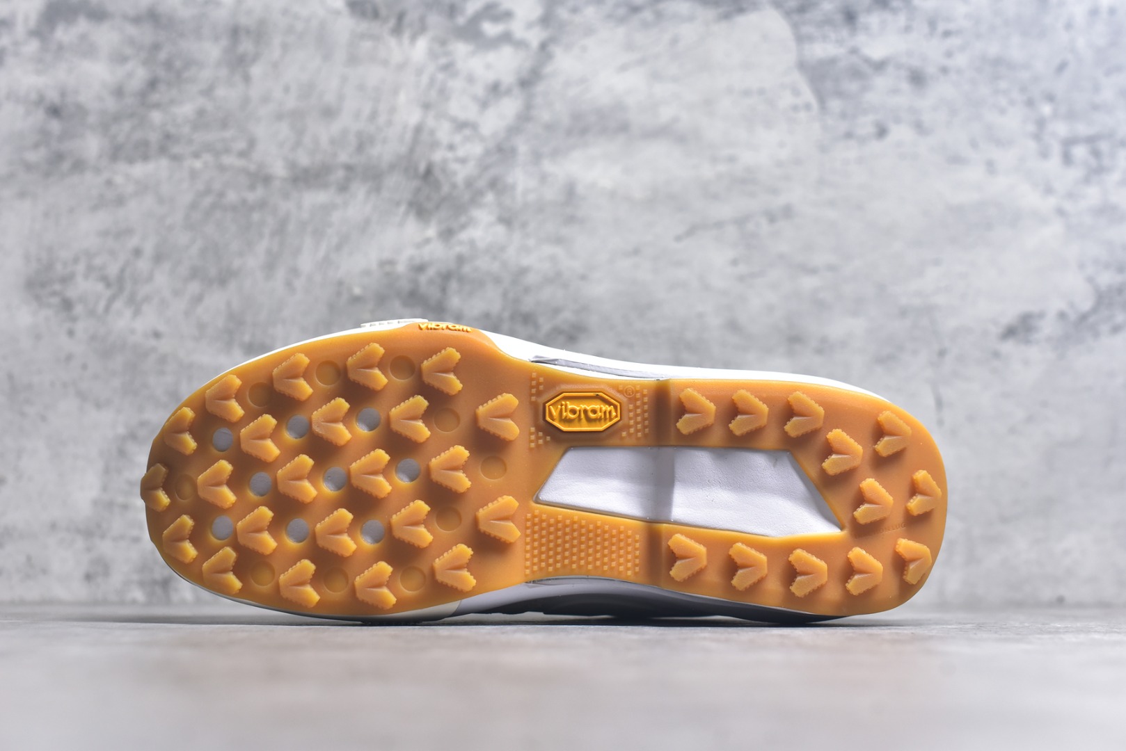图片[6]-#Sacai x NK Zegamadome SP 联名款舒适防滑耐磨低帮生活休闲鞋 HQ8618-100 整双鞋采用了 Zoom X 缓震科技和 Vibram 外底 在保证舒适度的同时又兼顾了耐用性 并且提供了出色的抓地力 鞋面则是全新 ZoomX Zegama 科技 将网眼和绒面革材质融合而成的全新科技面料 兼顾透气性与耐用性 尺码：36 36.5 37.5 38 38.5 39 40 40.5 41 42 42.5 43 44 44.5 45 46-选品中心