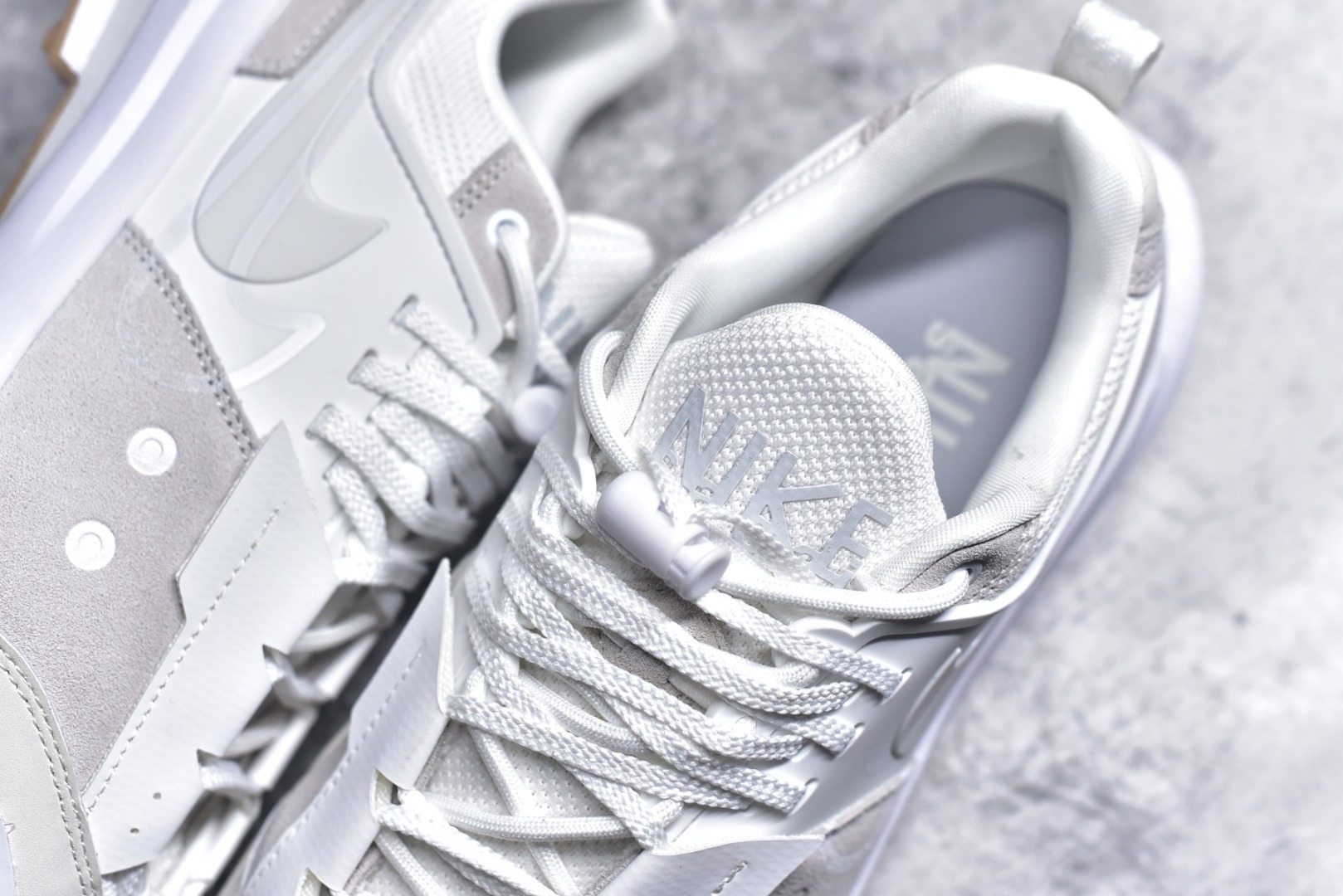 图片[9]-#Sacai x NK Zegamadome SP 联名款舒适防滑耐磨低帮生活休闲鞋 HQ8618-100 整双鞋采用了 Zoom X 缓震科技和 Vibram 外底 在保证舒适度的同时又兼顾了耐用性 并且提供了出色的抓地力 鞋面则是全新 ZoomX Zegama 科技 将网眼和绒面革材质融合而成的全新科技面料 兼顾透气性与耐用性 尺码：36 36.5 37.5 38 38.5 39 40 40.5 41 42 42.5 43 44 44.5 45 46-选品中心