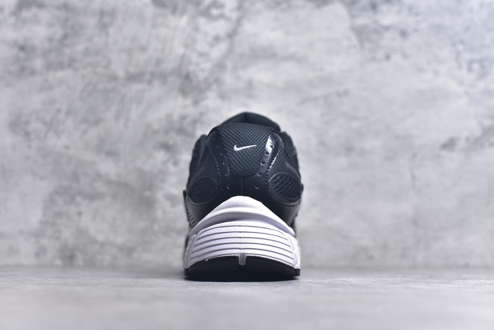 图片[5]-#Nike V5 RNR 舒适百搭防滑耐磨 低帮跑步鞋 舒适有型适合日常穿着 该鞋款延续千禧年经典设计搭载泡绵中底厚实而轻盈 匠心细节巧搭立体耐克勾标志焕新演绎复古跑鞋 货号：HJ5228-008 尺码：36 36.5 37.5 38 38.5 39 40 40.5 41 42 42.5 43 44 45-选品中心