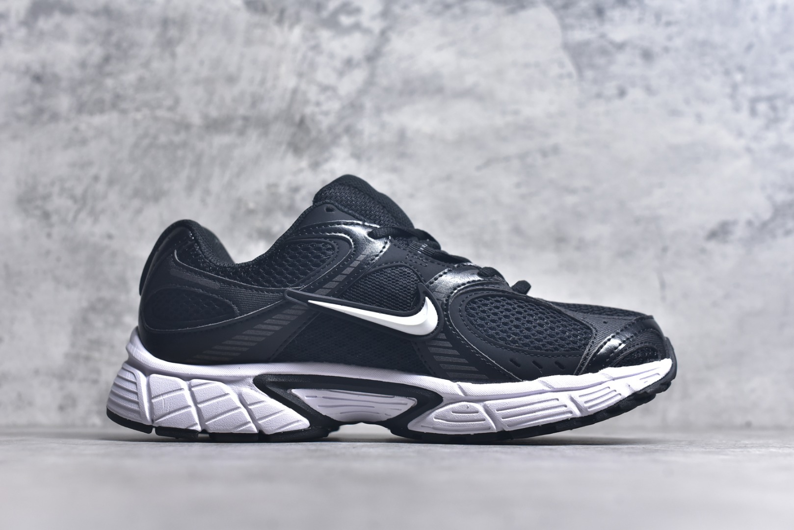 图片[3]-#Nike V5 RNR 舒适百搭防滑耐磨 低帮跑步鞋 舒适有型适合日常穿着 该鞋款延续千禧年经典设计搭载泡绵中底厚实而轻盈 匠心细节巧搭立体耐克勾标志焕新演绎复古跑鞋 货号：HJ5228-008 尺码：36 36.5 37.5 38 38.5 39 40 40.5 41 42 42.5 43 44 45-选品中心
