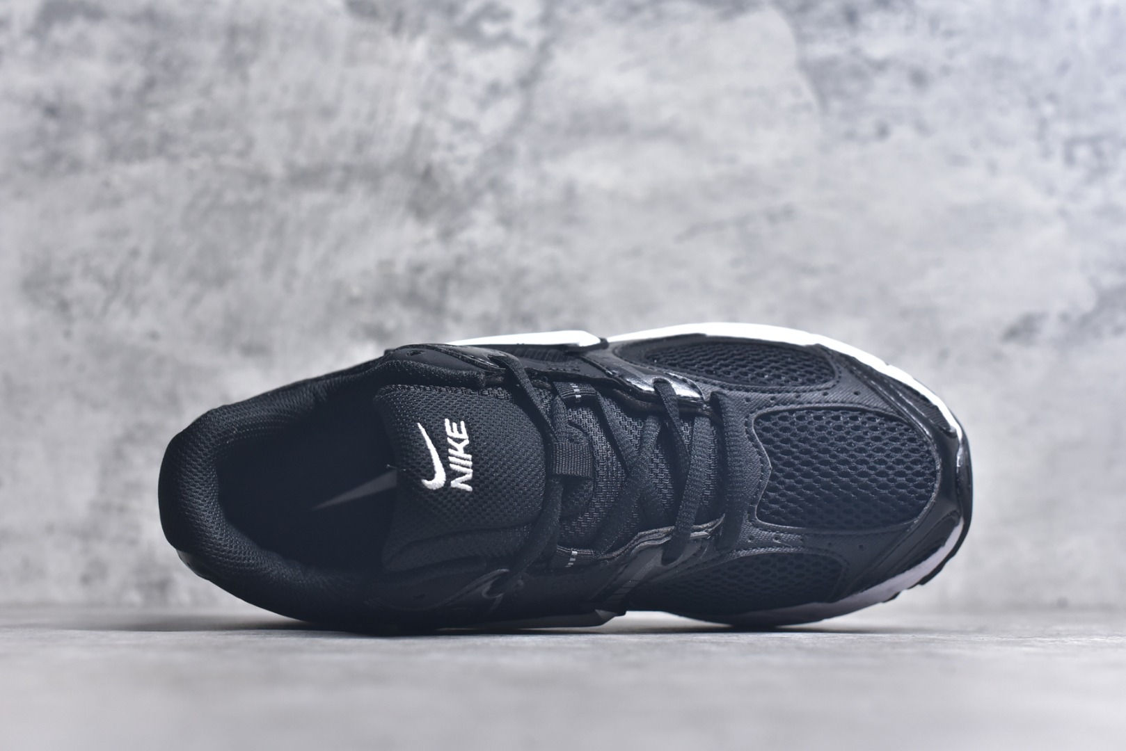 图片[4]-#Nike V5 RNR 舒适百搭防滑耐磨 低帮跑步鞋 舒适有型适合日常穿着 该鞋款延续千禧年经典设计搭载泡绵中底厚实而轻盈 匠心细节巧搭立体耐克勾标志焕新演绎复古跑鞋 货号：HJ5228-008 尺码：36 36.5 37.5 38 38.5 39 40 40.5 41 42 42.5 43 44 45-选品中心