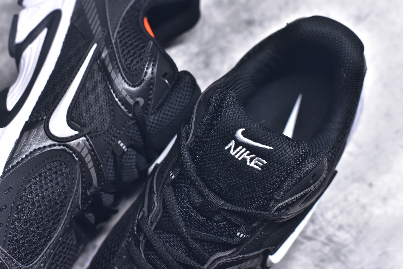 图片[9]-#Nike V5 RNR 舒适百搭防滑耐磨 低帮跑步鞋 舒适有型适合日常穿着 该鞋款延续千禧年经典设计搭载泡绵中底厚实而轻盈 匠心细节巧搭立体耐克勾标志焕新演绎复古跑鞋 货号：HJ5228-008 尺码：36 36.5 37.5 38 38.5 39 40 40.5 41 42 42.5 43 44 45-选品中心