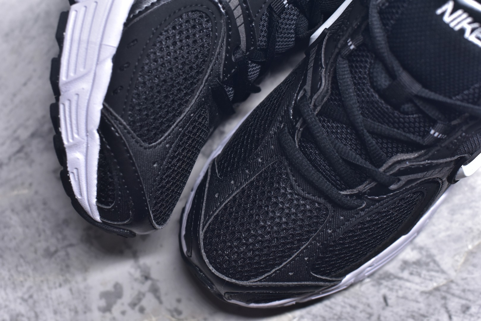 图片[8]-#Nike V5 RNR 舒适百搭防滑耐磨 低帮跑步鞋 舒适有型适合日常穿着 该鞋款延续千禧年经典设计搭载泡绵中底厚实而轻盈 匠心细节巧搭立体耐克勾标志焕新演绎复古跑鞋 货号：HJ5228-008 尺码：36 36.5 37.5 38 38.5 39 40 40.5 41 42 42.5 43 44 45-选品中心