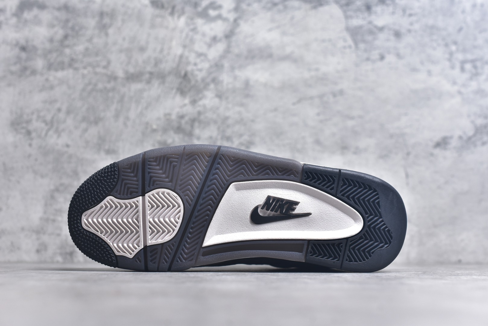 图片[6]-#Air Jordan 4 \” Cave Stone \” AJ4乔4 文化篮球鞋 粉黑 FV5029-200 国内一线大厂OG出品 匠心打造 原厂皮料原厂数据 全新纸板 模具打造 外贸 平台高端零售专供品质 品质毋庸置疑 一眼正品既视感 细节均已解码 尺码：40 40.5 41 42 42.5 43 44 44.5 45 46 47.5-选品中心