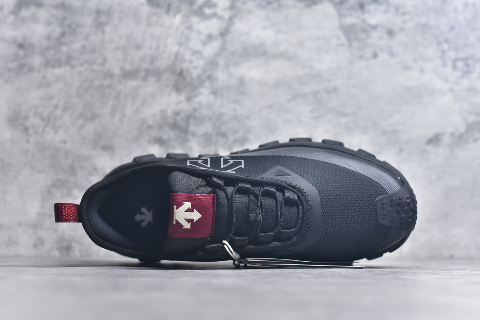 图片[4]-#DESCENTE SKI STYLE SNOW RIDE 迪桑特舒适防滑耐磨低帮生活休闲鞋 DESCENTE（迪桑特）创立于1935年，品牌名取自法语词汇，意为“滑降”。品牌箭头标识代表滑雪的三种技术“高速直线滑行”、“穿越”和“侧滑”，也寓意品牌在打造高端专业运动产品中不断追求完美的创新精神，致力于成为中国高端专业滑雪、综训、女子、铁人三项、高尔夫的第一品牌。尺码： 40 40.5 41 42 42.5 43 44 44.5 45-选品中心