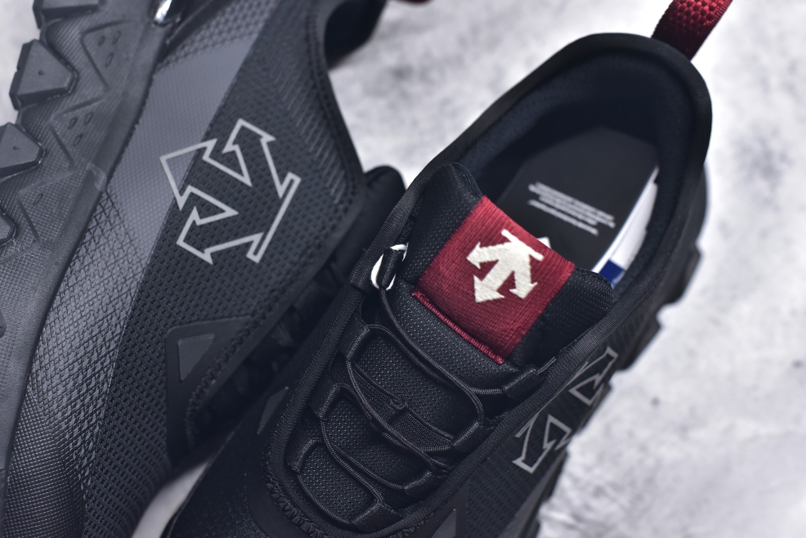 图片[9]-#DESCENTE SKI STYLE SNOW RIDE 迪桑特舒适防滑耐磨低帮生活休闲鞋 DESCENTE（迪桑特）创立于1935年，品牌名取自法语词汇，意为“滑降”。品牌箭头标识代表滑雪的三种技术“高速直线滑行”、“穿越”和“侧滑”，也寓意品牌在打造高端专业运动产品中不断追求完美的创新精神，致力于成为中国高端专业滑雪、综训、女子、铁人三项、高尔夫的第一品牌。尺码： 40 40.5 41 42 42.5 43 44 44.5 45-选品中心