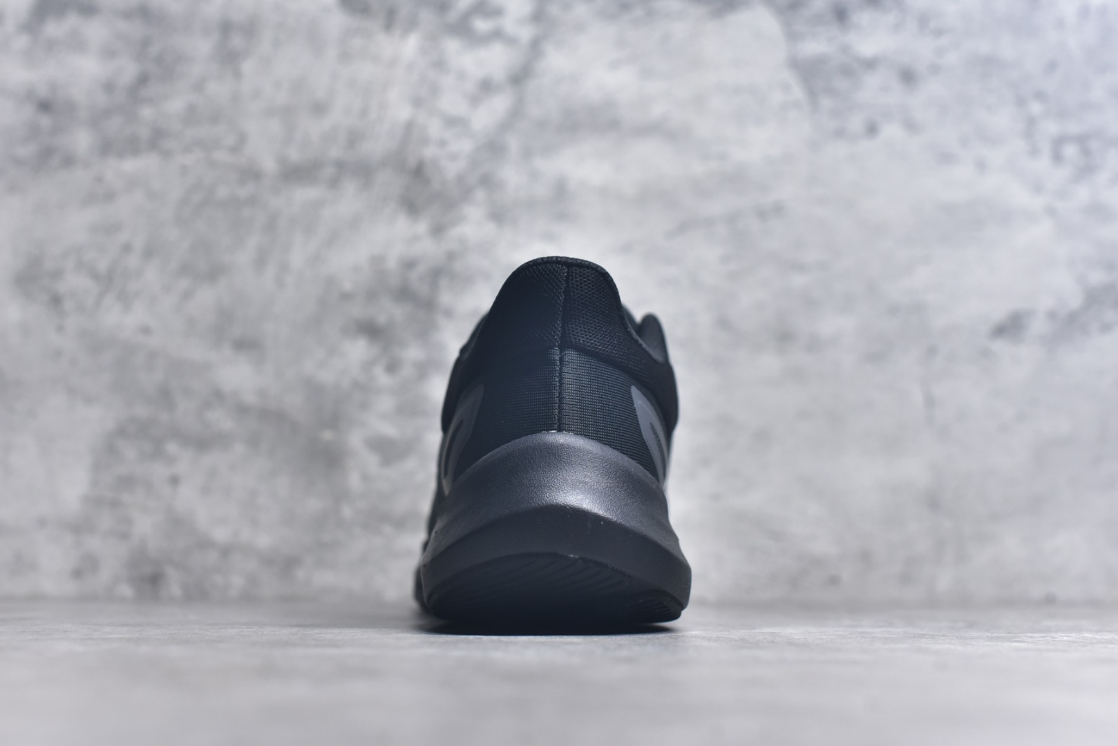 图片[5]-#DESCENTE Run Step 迪桑特舒适耐磨 低帮 休闲训练长跑城市通勤跑步鞋 DESCENTE（迪桑特）创立于1935年，品牌名取自法语词汇，意为“滑降”。品牌箭头标识代表滑雪的三种技术“高速直线滑行”、“穿越”和“侧滑”，也寓意品牌在打造高端专业运动产品中不断追求完美的创新精神，致力于成为中国高端专业滑雪、综训、女子、铁人三项、高尔夫的第一品牌。实拍调校N版已经零色差零失真 百分百还原实物色彩所见即所得 不存在货不对板色差等低级问题 选购参考实物拍摄 不混卖不参货 只用心做好货严格选品 承诺混一赔十 尺码：36.5 37.5 38 38.5 39 40 40.5 41 42 42.5 43 44 44.5 45-选品中心