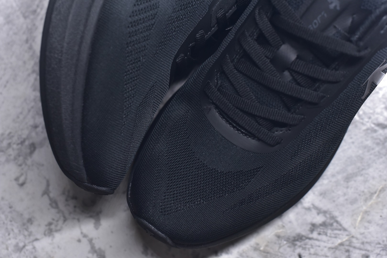 图片[8]-#DESCENTE Run Step 迪桑特舒适耐磨 低帮 休闲训练长跑城市通勤跑步鞋 DESCENTE（迪桑特）创立于1935年，品牌名取自法语词汇，意为“滑降”。品牌箭头标识代表滑雪的三种技术“高速直线滑行”、“穿越”和“侧滑”，也寓意品牌在打造高端专业运动产品中不断追求完美的创新精神，致力于成为中国高端专业滑雪、综训、女子、铁人三项、高尔夫的第一品牌。实拍调校N版已经零色差零失真 百分百还原实物色彩所见即所得 不存在货不对板色差等低级问题 选购参考实物拍摄 不混卖不参货 只用心做好货严格选品 承诺混一赔十 尺码：36.5 37.5 38 38.5 39 40 40.5 41 42 42.5 43 44 44.5 45-选品中心