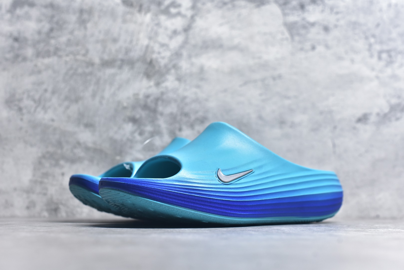 图片[2]-#Nike ReactX Rejuven8 Slide 耐克夏日穿搭拖鞋 #采用质感柔软且出众回弹的 ReactX泡绵，缔造非凡舒适的日常穿着体验，助你保持活力。 货号：HV4479-300 尺码：36-45-选品中心