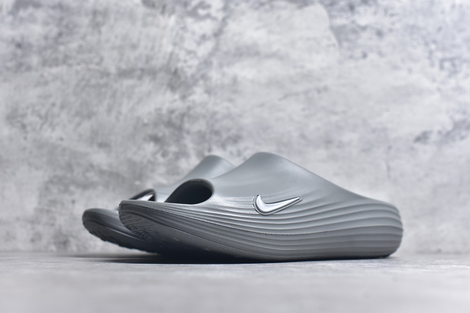 图片[2]-#Nike ReactX Rejuven8 Slide 耐克夏日穿搭拖鞋 #采用质感柔软且出众回弹的 ReactX泡绵，缔造非凡舒适的日常穿着体验，助你保持活力。 货号：HV4484-002 尺码：36-45-选品中心