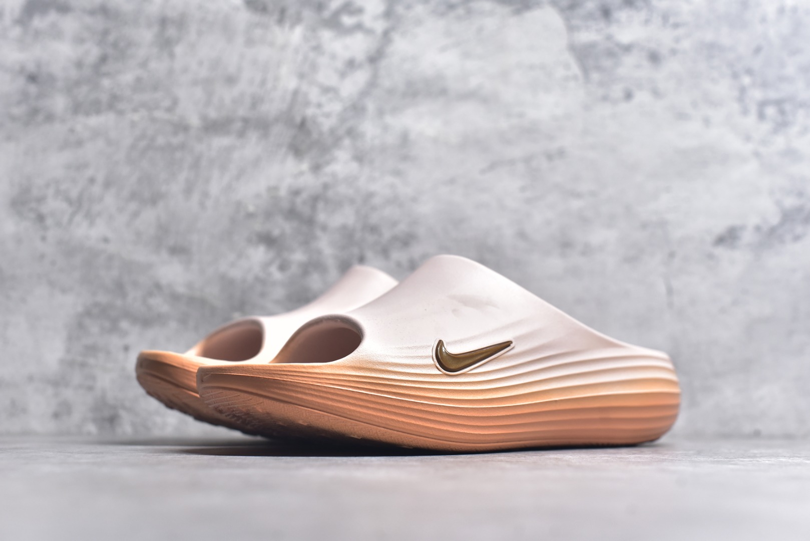 图片[2]-#Nike ReactX Rejuven8 Slide 耐克夏日穿搭拖鞋 #采用质感柔软且出众回弹的 ReactX泡绵，缔造非凡舒适的日常穿着体验，助你保持活力。 货号：HV4484-800 尺码：36-45-选品中心