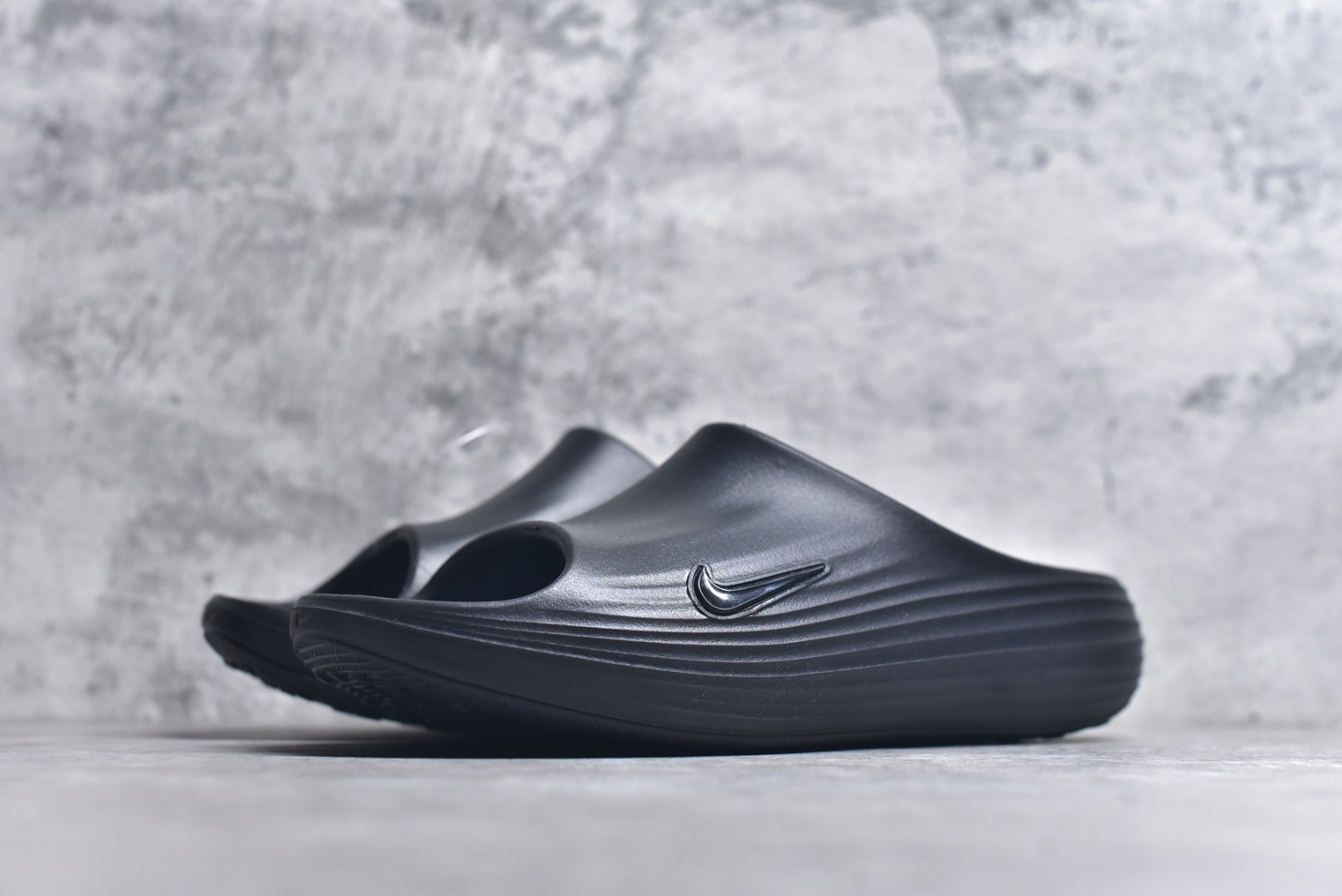 图片[2]-#Nike ReactX Rejuven8 Slide 耐克夏日穿搭拖鞋 #采用质感柔软且出众回弹的 ReactX泡绵，缔造非凡舒适的日常穿着体验，助你保持活力。 货号：HV4479-001 尺码：36-45-选品中心