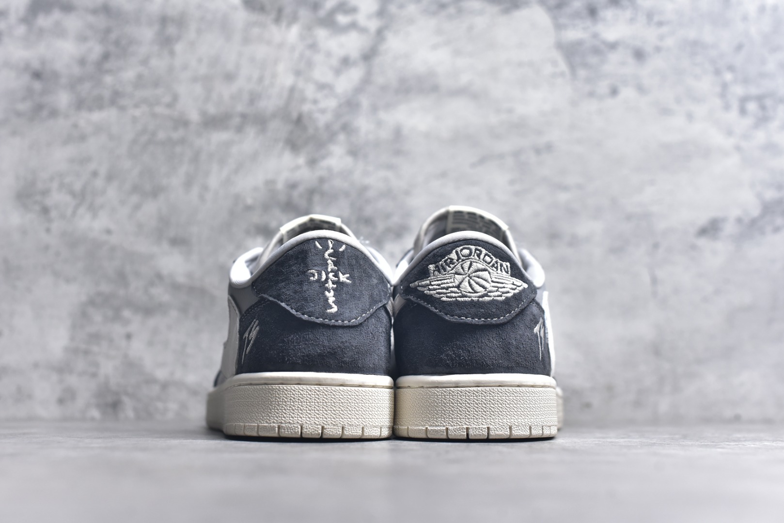 图片[5]-#Nike Air Jordan 1 Low 定制配色 定制AJ联名-高端定制 低帮复古文化板鞋 #定制鞋盒 大厂纯原品质出货 超高清洁度 皮料切割干净无任何毛边 细节完美 货号：CF3688 055 尺码：36 36.5 37.5 38 38.5 39 40 40.5 41 42 42.5 43 44 44.5 45-选品中心