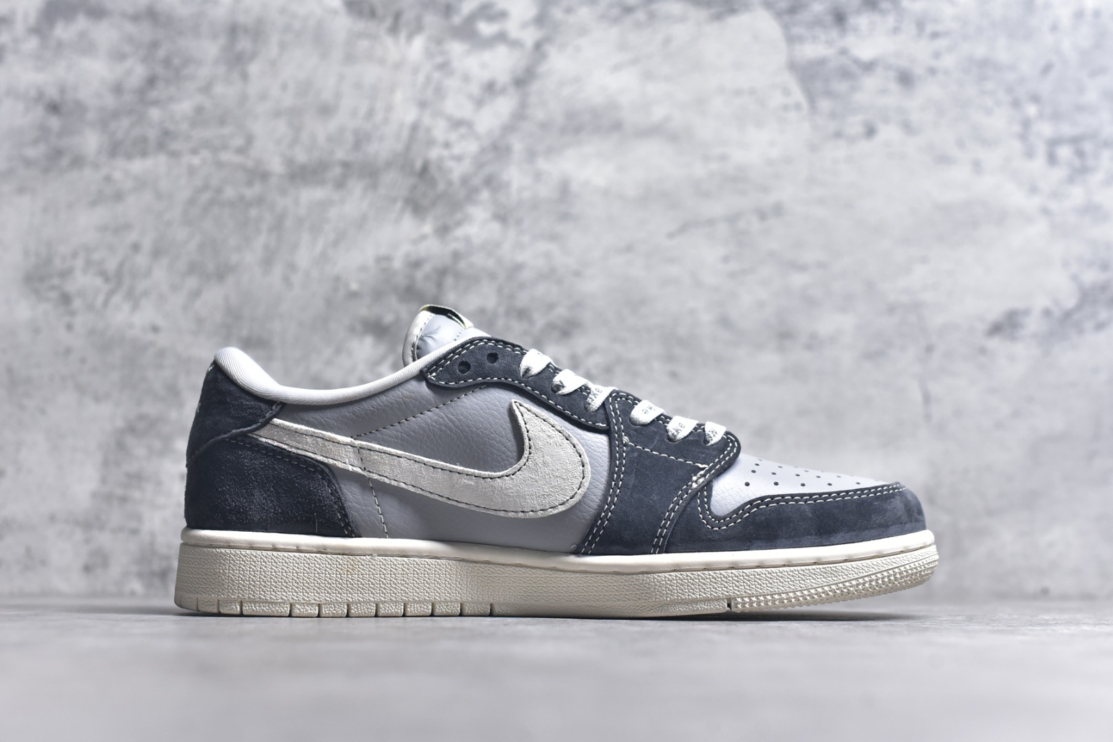 图片[3]-#Nike Air Jordan 1 Low 定制配色 定制AJ联名-高端定制 低帮复古文化板鞋 #定制鞋盒 大厂纯原品质出货 超高清洁度 皮料切割干净无任何毛边 细节完美 货号：CF3688 055 尺码：36 36.5 37.5 38 38.5 39 40 40.5 41 42 42.5 43 44 44.5 45-选品中心