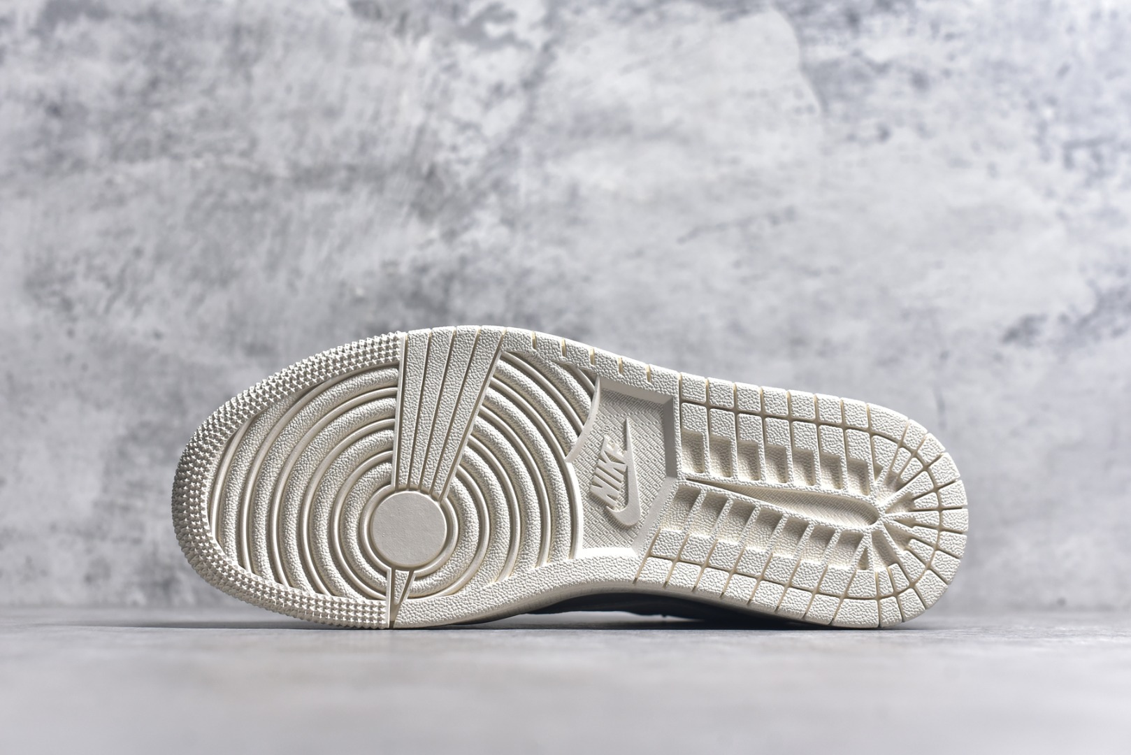 图片[6]-#Nike Air Jordan 1 Low 定制配色 定制AJ联名-高端定制 低帮复古文化板鞋 #定制鞋盒 大厂纯原品质出货 超高清洁度 皮料切割干净无任何毛边 细节完美 货号：CF3688 055 尺码：36 36.5 37.5 38 38.5 39 40 40.5 41 42 42.5 43 44 44.5 45-选品中心