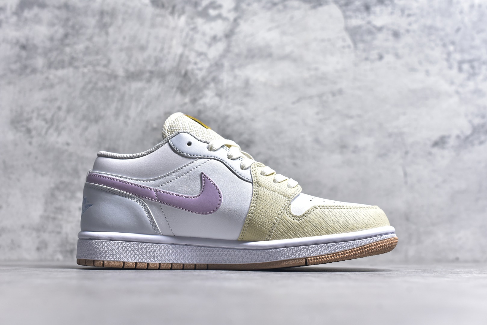 图片[3]-#Air Jordan AJ1 Low 低帮 仲夏之梦 IB8861-151 全新流水线出品 DT版本唯一平替选择 市场第二梯队最强版 全部原鞋开发 原楦原纸板开发 全鞋电脑针车 原厂内置全掌气垫 原盒内在原标 唯一Zp原版鞋带绑法 免检产品 全新2022版型 全头层皮料 完美零毛边处理 原厂配置全掌气垫 价格定位良心 几十个配色陆续出货 实拍调校N版已经零色差零失真 百分百还原实物色彩所见即所得 不存在货不对板色差等低级问题 选购参考实物拍摄 不混卖不参货 只用心做好货严格选品 承诺混一赔十 尺码：36-40-选品中心