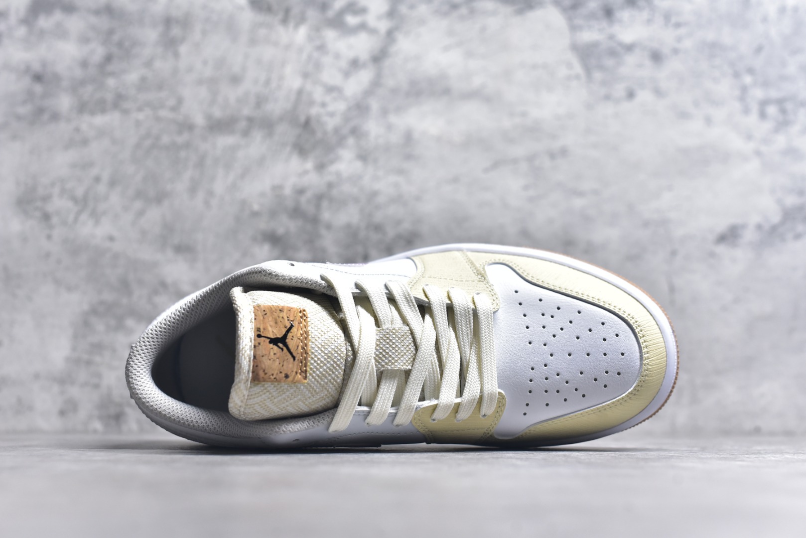 图片[4]-#Air Jordan AJ1 Low 低帮 仲夏之梦 IB8861-151 全新流水线出品 DT版本唯一平替选择 市场第二梯队最强版 全部原鞋开发 原楦原纸板开发 全鞋电脑针车 原厂内置全掌气垫 原盒内在原标 唯一Zp原版鞋带绑法 免检产品 全新2022版型 全头层皮料 完美零毛边处理 原厂配置全掌气垫 价格定位良心 几十个配色陆续出货 实拍调校N版已经零色差零失真 百分百还原实物色彩所见即所得 不存在货不对板色差等低级问题 选购参考实物拍摄 不混卖不参货 只用心做好货严格选品 承诺混一赔十 尺码：36-40-选品中心