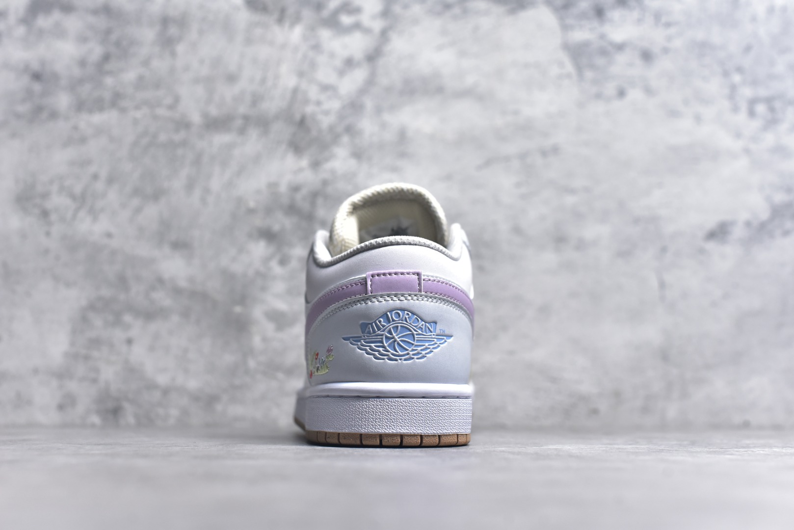 图片[5]-#Air Jordan AJ1 Low 低帮 仲夏之梦 IB8861-151 全新流水线出品 DT版本唯一平替选择 市场第二梯队最强版 全部原鞋开发 原楦原纸板开发 全鞋电脑针车 原厂内置全掌气垫 原盒内在原标 唯一Zp原版鞋带绑法 免检产品 全新2022版型 全头层皮料 完美零毛边处理 原厂配置全掌气垫 价格定位良心 几十个配色陆续出货 实拍调校N版已经零色差零失真 百分百还原实物色彩所见即所得 不存在货不对板色差等低级问题 选购参考实物拍摄 不混卖不参货 只用心做好货严格选品 承诺混一赔十 尺码：36-40-选品中心