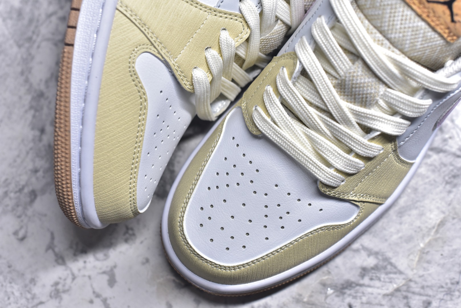 图片[8]-#Air Jordan AJ1 Low 低帮 仲夏之梦 IB8861-151 全新流水线出品 DT版本唯一平替选择 市场第二梯队最强版 全部原鞋开发 原楦原纸板开发 全鞋电脑针车 原厂内置全掌气垫 原盒内在原标 唯一Zp原版鞋带绑法 免检产品 全新2022版型 全头层皮料 完美零毛边处理 原厂配置全掌气垫 价格定位良心 几十个配色陆续出货 实拍调校N版已经零色差零失真 百分百还原实物色彩所见即所得 不存在货不对板色差等低级问题 选购参考实物拍摄 不混卖不参货 只用心做好货严格选品 承诺混一赔十 尺码：36-40-选品中心