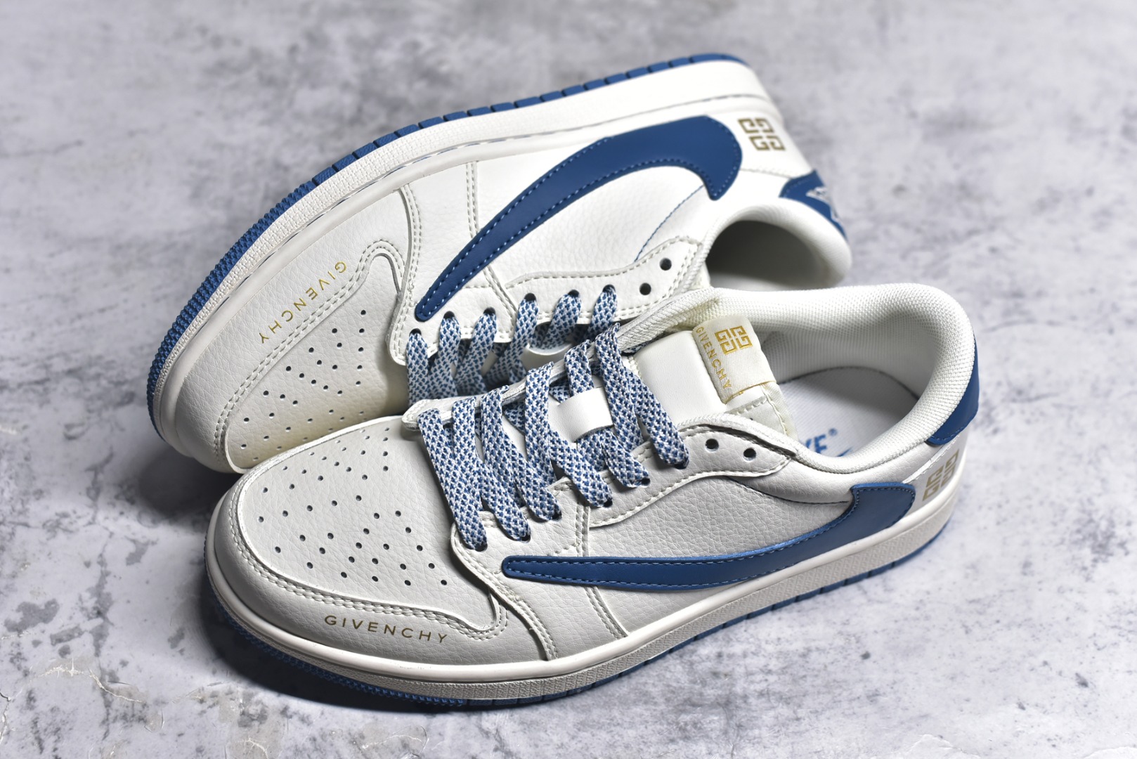 图片[7]-#Travis Scott x Fragment Design x Air Jordan 1 Low OG SP AJ1 乔1 纪梵希联名-蓝采和 低帮文化休闲板鞋 CF3688-025 #多方联名合作融合了Travis Scott 独特的音乐风格，藤原浩个性的设计风格以及Jordan品牌的经典元素 使其成为一双具有独特身份和价值的鞋子 清新而立体的外观加上联名标识更突出了其独特身份 这种配色方案显示出活力和时尚感 在视觉上引人注目 鞋身的质感和细腻的细节处理使其显得高端而格调十足 这款“倒钩”联名是设计与创意完美结合 融合多方的个性风格是一款备受瞩目的潮流鞋款 尺码：36 36.5 37.5 38 38.5 39 40 40.5 41 42 42.5 43 44 44.5 45 9.E5-选品中心