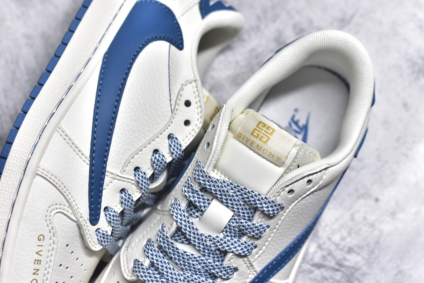 图片[9]-#Travis Scott x Fragment Design x Air Jordan 1 Low OG SP AJ1 乔1 纪梵希联名-蓝采和 低帮文化休闲板鞋 CF3688-025 #多方联名合作融合了Travis Scott 独特的音乐风格，藤原浩个性的设计风格以及Jordan品牌的经典元素 使其成为一双具有独特身份和价值的鞋子 清新而立体的外观加上联名标识更突出了其独特身份 这种配色方案显示出活力和时尚感 在视觉上引人注目 鞋身的质感和细腻的细节处理使其显得高端而格调十足 这款“倒钩”联名是设计与创意完美结合 融合多方的个性风格是一款备受瞩目的潮流鞋款 尺码：36 36.5 37.5 38 38.5 39 40 40.5 41 42 42.5 43 44 44.5 45 9.E5-选品中心