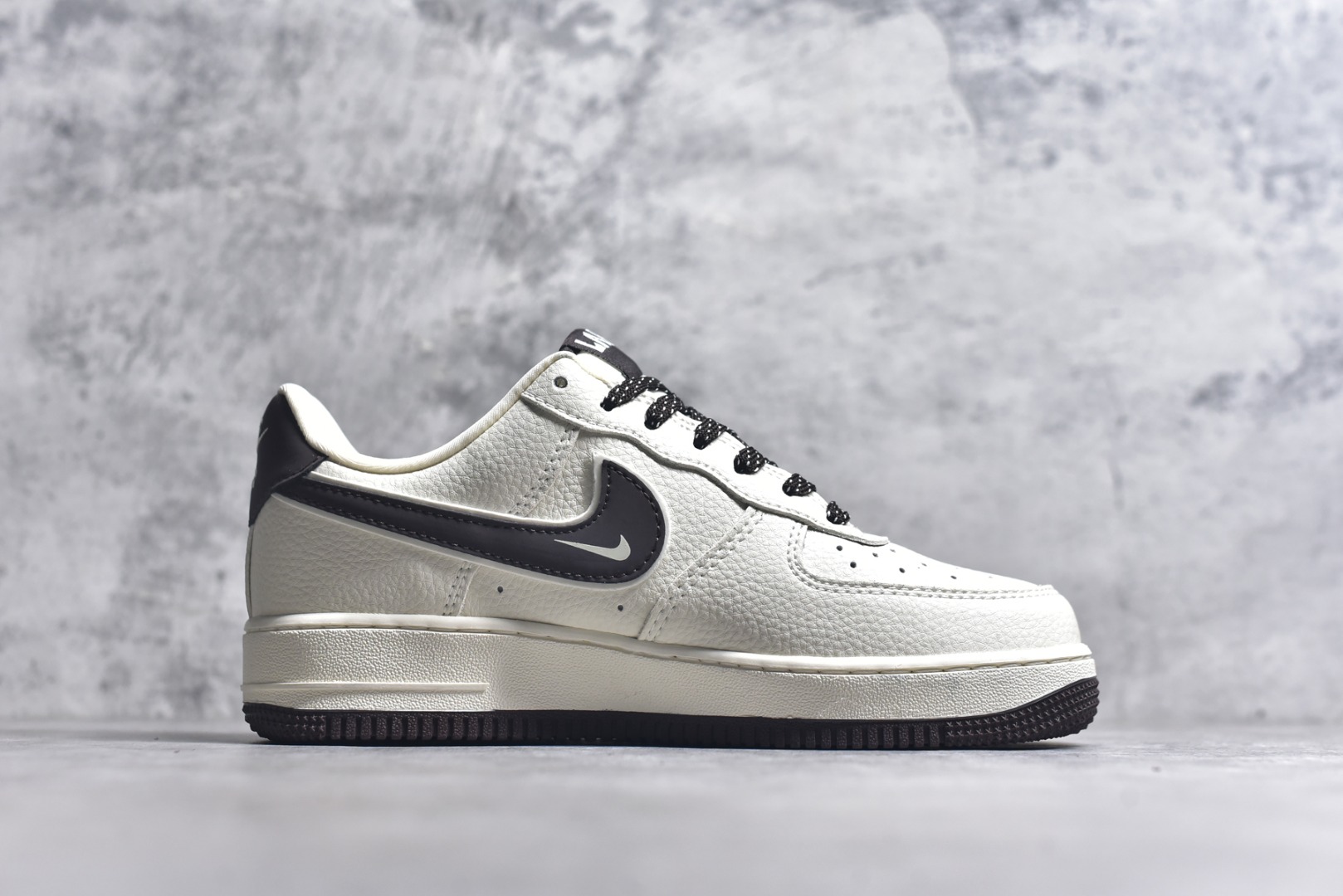 图片[3]-#Nike Air Force 1\’07 Low 拉布布 空军一号低帮休闲板鞋 KJ1688-012 #原楦头原纸板 原装鞋盒 定制五金配件 内置全掌气垫 原厂鞋底 尺码：36 36.5 37.5 38 38.5 39 40 40.5 41 42 42.5 43 44 44.5 45 9.D4-选品中心