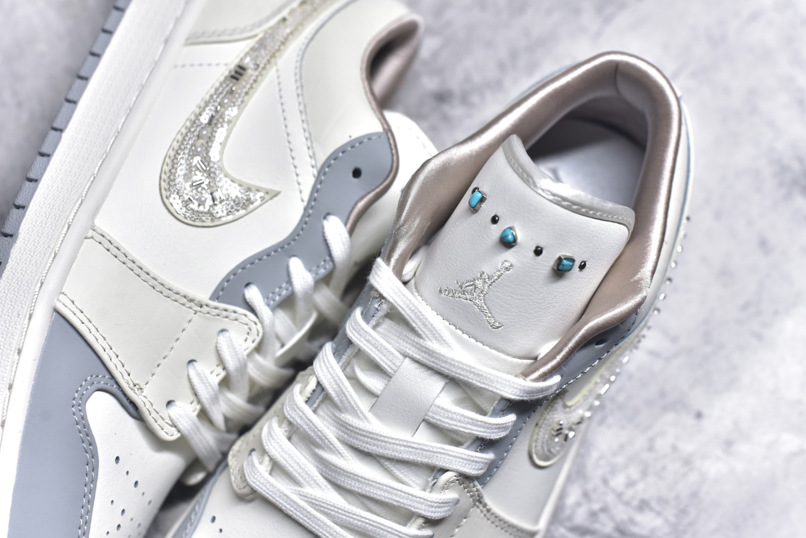 图片[9]-#市面唯一纯原 独家开发 Air Jordan AJ1 Low 低帮 终端优势供应 市面中低帮最具代表性版本没有之一 口碑大厂出品 品控大底版型不断改良更新 全套原纸板楦头开发 确保原汁原味 完美呈现版型 完美零毛边处理 原厂内置全掌气垫 价格定位良心 平台专用代工流水线出品 一眼公司既视感 拿到手的一瞬间就与众不同 碾压市面所有版本 全部原鞋开发 每一个配色都会采购原鞋确认细节 打破市面看图做货无好货之说 尺码：35.5-46-选品中心