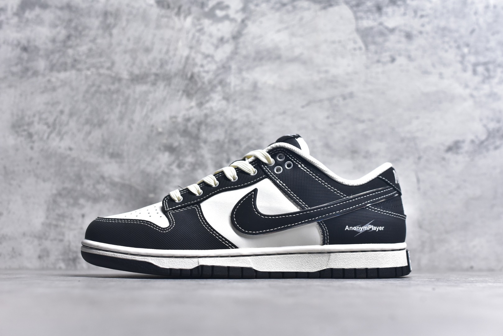 #Nike SB Dunk Low \”Just Do it\” 周年高端定制 低帮休闲板鞋 BW1220-004 #定制鞋盒 大厂纯原品质出货 超高清洁度 皮料切割干净无任何毛边 细节完美 尺码：36 36.5 37.5 38 38.5 39 40 40.5 41 42 42.5 43 44 44.5 45 9.E5-选品中心
