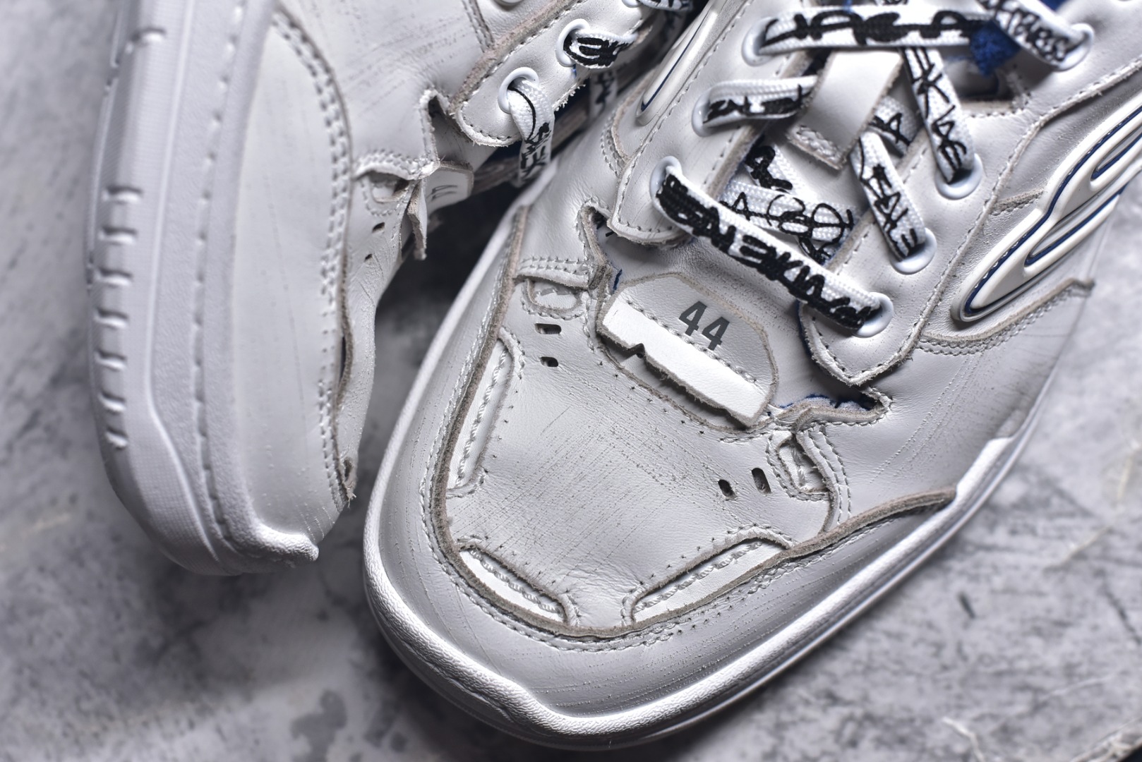 图片[8]-#Balenciaga 巴黎世家 Hamptons 手工做旧款 牛皮革 复古圆头系带低帮休闲鞋 841765 WCURB9141 官方原配套鞋盒 防尘纸配套齐全 尺码：35 36 37 38 39 40 41 42 43 44 45 46 尺码偏大-选品中心