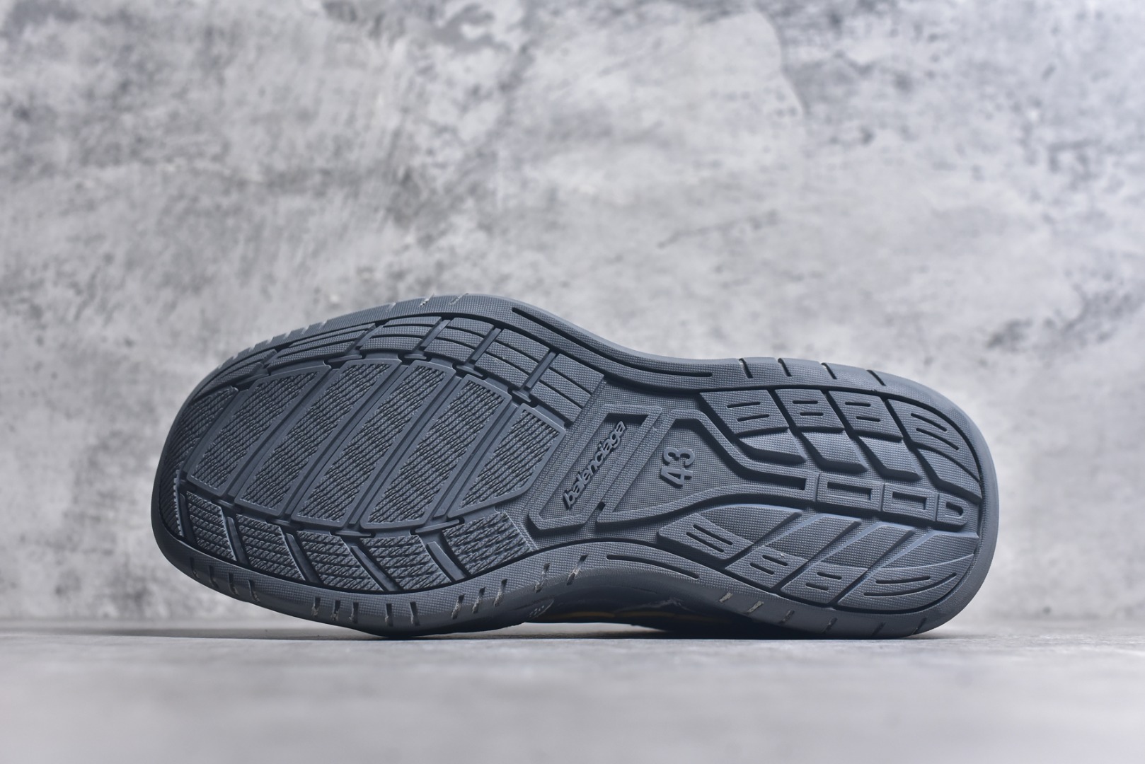 图片[6]-#Balenciaga 巴黎世家 Hamptons 手工做旧款 牛皮革 复古圆头系带低帮休闲鞋 841765 WCURB1180 官方原配套鞋盒 防尘纸配套齐全 尺码：35 36 37 38 39 40 41 42 43 44 45 46 尺码偏大-选品中心