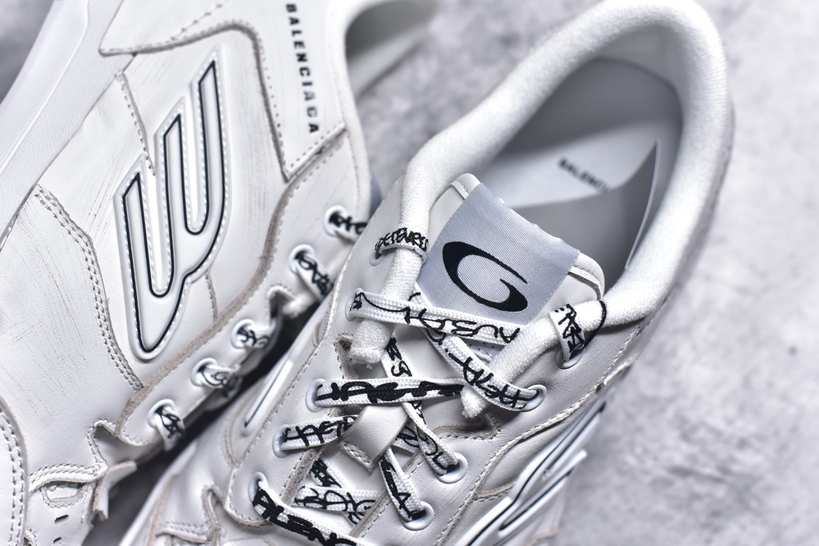 图片[9]-#Balenciaga 巴黎世家 Hamptons 手工做旧款 牛皮革 复古圆头系带低帮休闲鞋 841765 WCURS9000 官方原配套鞋盒 防尘纸配套齐全 尺码：35 36 37 38 39 40 41 42 43 44 45 46 尺码偏大-选品中心