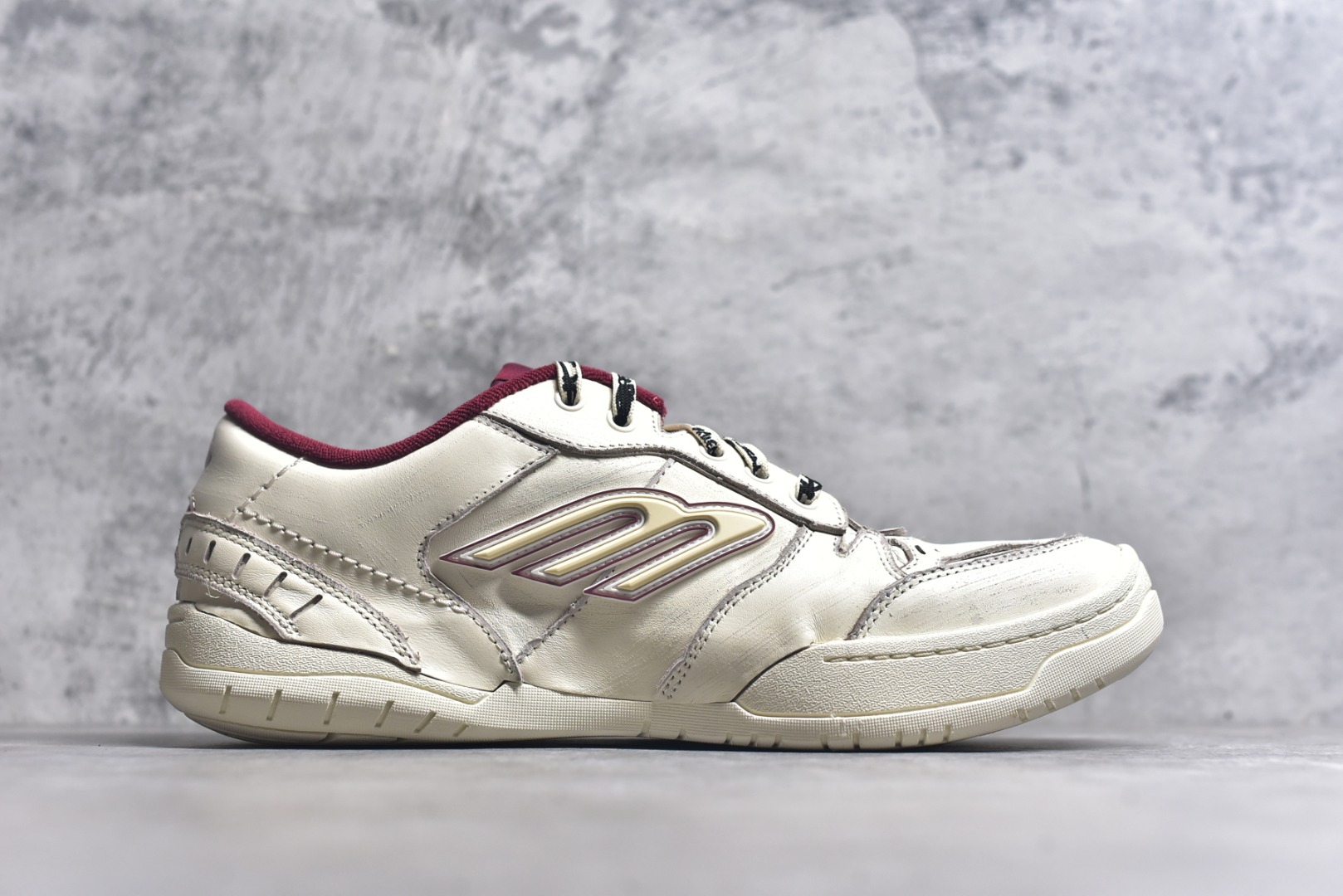 图片[3]-#Balenciaga 巴黎世家 Hamptons 手工做旧款 牛皮革 复古圆头系带低帮休闲鞋 841765 WCURS9960 官方原配套鞋盒 防尘纸配套齐全 尺码：35 36 37 38 39 40 41 42 43 44 45 46 尺码偏大-选品中心