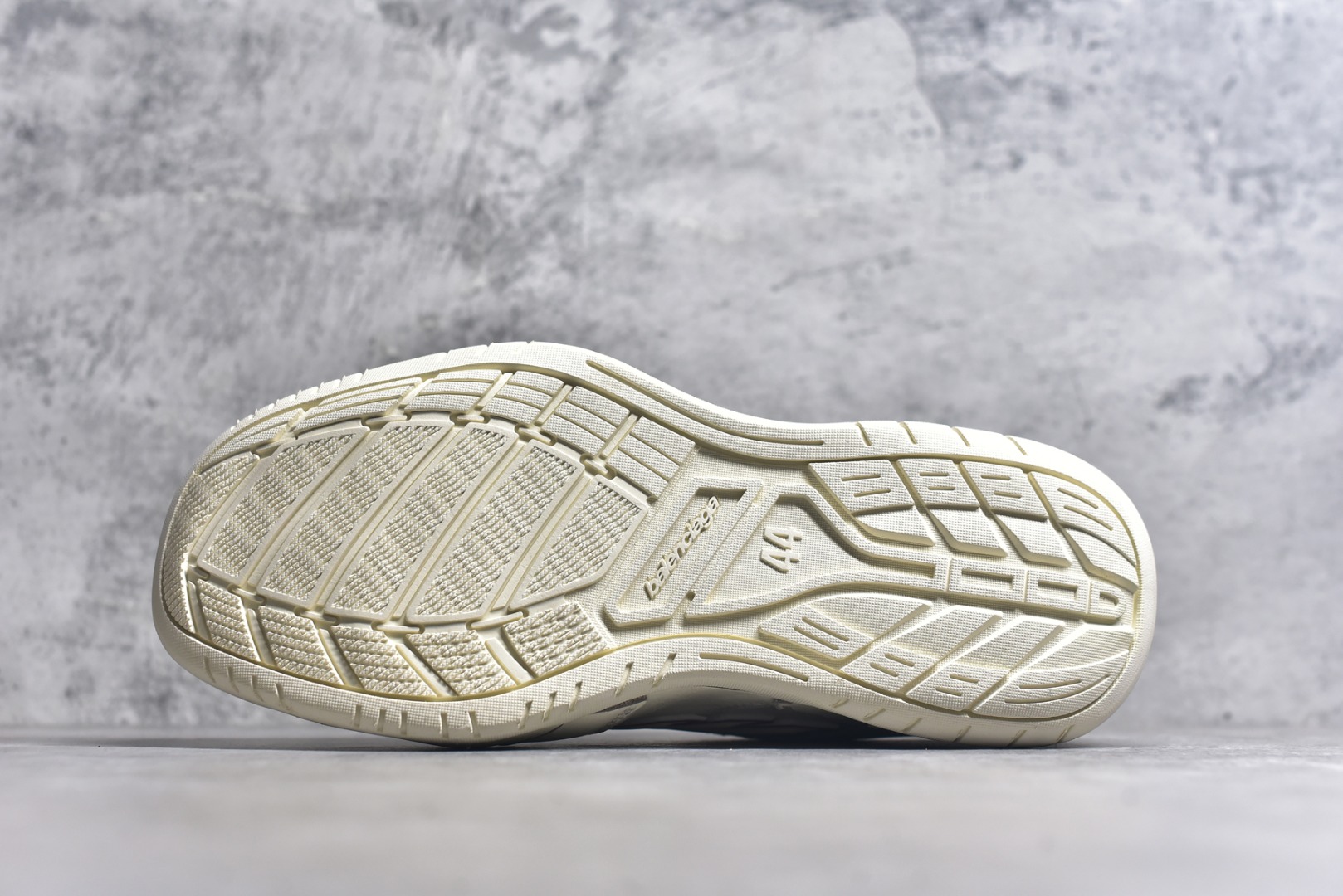 图片[6]-#Balenciaga 巴黎世家 Hamptons 手工做旧款 牛皮革 复古圆头系带低帮休闲鞋 841765 WCURS9960 官方原配套鞋盒 防尘纸配套齐全 尺码：35 36 37 38 39 40 41 42 43 44 45 46 尺码偏大-选品中心