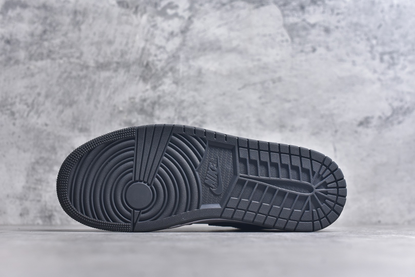 图片[6]-#市面唯一纯原 独家开发 Air Jordan AJ1 Low 低帮 终端优势供应 市面中低帮最具代表性版本没有之一 口碑大厂出品 品控大底版型不断改良更新 全套原纸板楦头开发 确保原汁原味 完美呈现版型 完美零毛边处理 原厂内置全掌气垫 价格定位良心 平台专用代工流水线出品 一眼公司既视感 拿到手的一瞬间就与众不同 碾压市面所有版本 全部原鞋开发 每一个配色都会采购原鞋确认细节 打破市面看图做货无好货之说 尺码：35.5-46-选品中心
