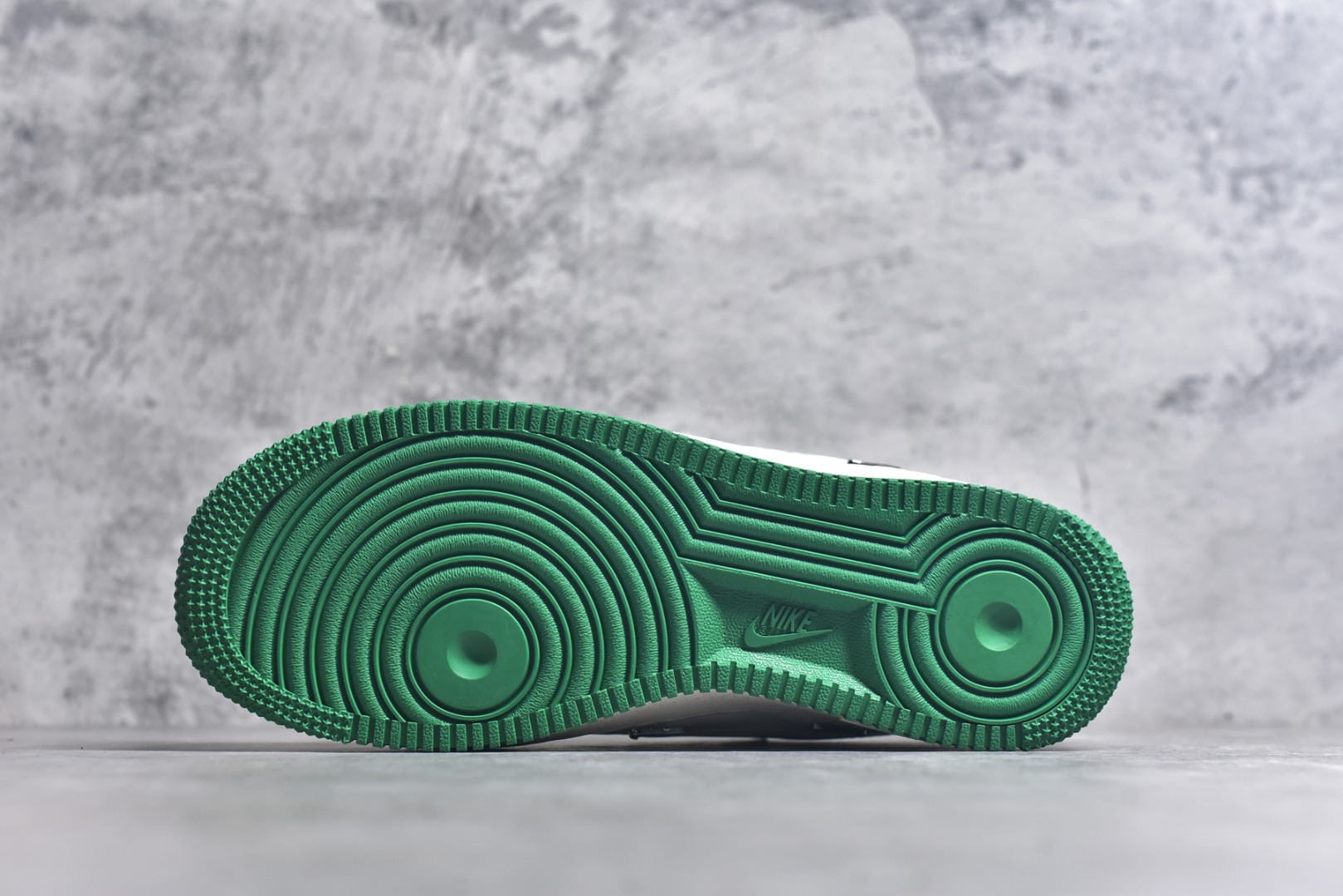 图片[6]-#Nike Air Force 1\’07 Low 古驰联名 彩绿四勾 空军一号低帮休闲板鞋 XS2869-002 #原楦头原纸板 原装鞋盒 定制五金配件 内置全掌气垫 原厂鞋底 尺码：36 36.5 37.5 38 38.5 39 40 40.5 41 42 42.5 43 44 44.5 45 9.D4-选品中心