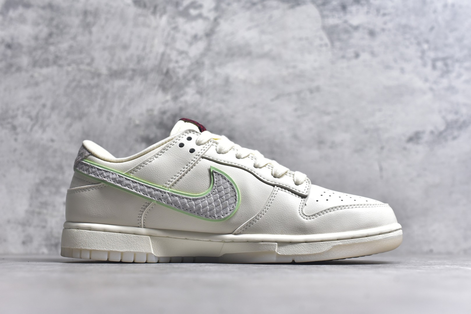 图片[3]-#Nk SB Dunk Low 龙年限定联名 周年高端定制 低帮休闲板鞋 #定制鞋盒 大厂纯原品质出货 超高清洁度 皮料切割干净无任何毛边 细节完美 货号：CF3688-001 尺码：36 36.5 37.5 38 38.5 39 40 40.5 41 42 42.5 43 44 44.5 45-选品中心