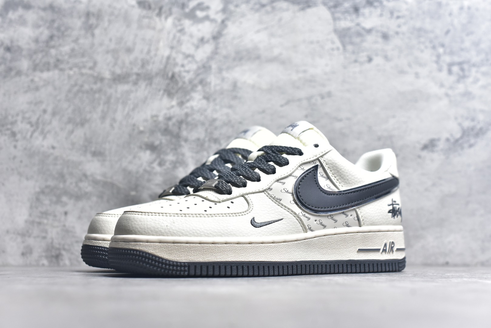 图片[2]-#Nk Air Force 1\’07 Low 斯图西联名-灰英文拼接 空军一号低帮休闲运动板鞋 XZ3328-536 #原楦头原纸板 原装鞋盒 定制五金配件 内置全掌气垫 原厂鞋底 尺码：36 36.5 37.5 38 38.5 39 40 40.5 41 42 42.5 43 44 44.5 45 9.D4-选品中心