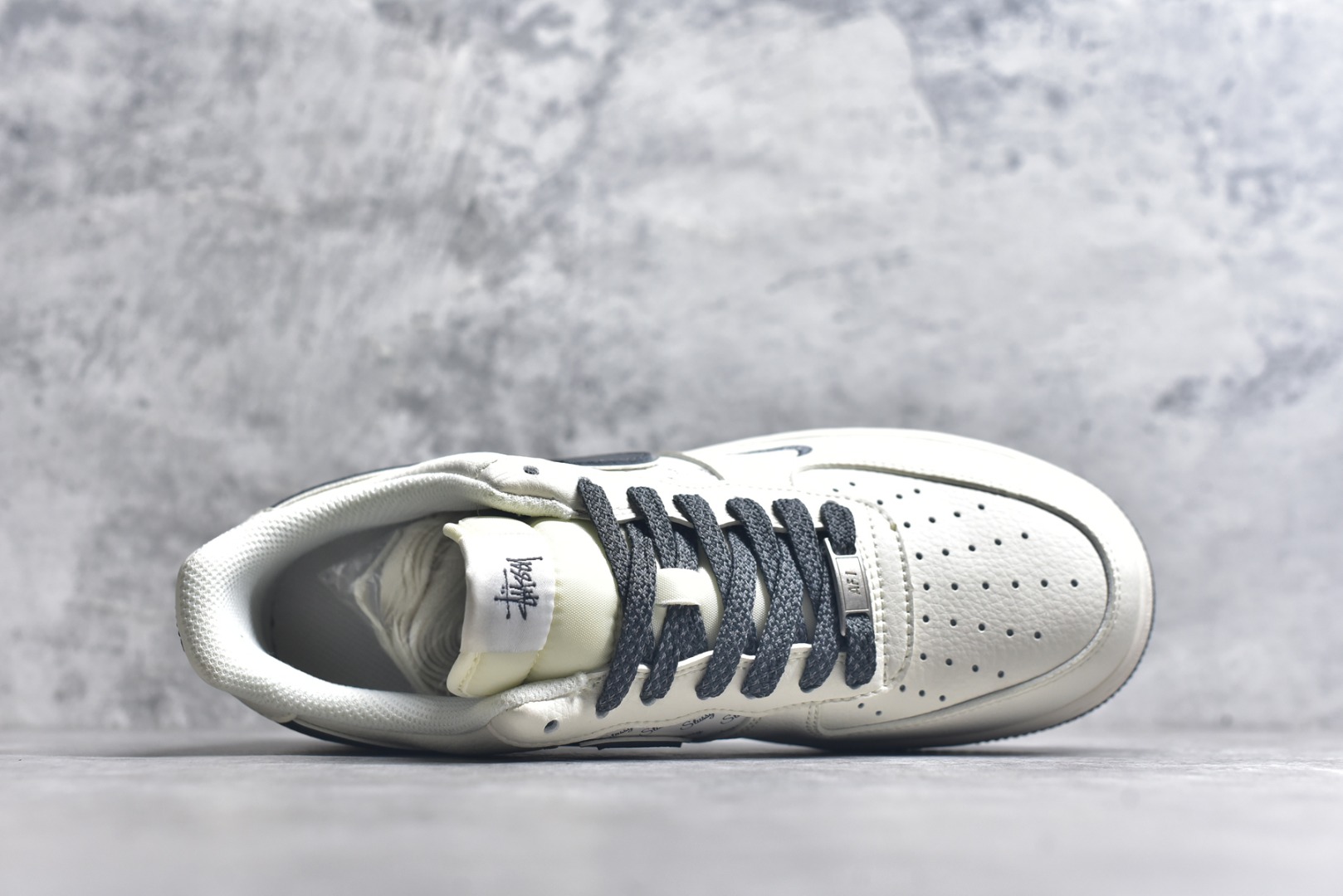 图片[4]-#Nk Air Force 1\’07 Low 斯图西联名-灰英文拼接 空军一号低帮休闲运动板鞋 XZ3328-536 #原楦头原纸板 原装鞋盒 定制五金配件 内置全掌气垫 原厂鞋底 尺码：36 36.5 37.5 38 38.5 39 40 40.5 41 42 42.5 43 44 44.5 45 9.D4-选品中心