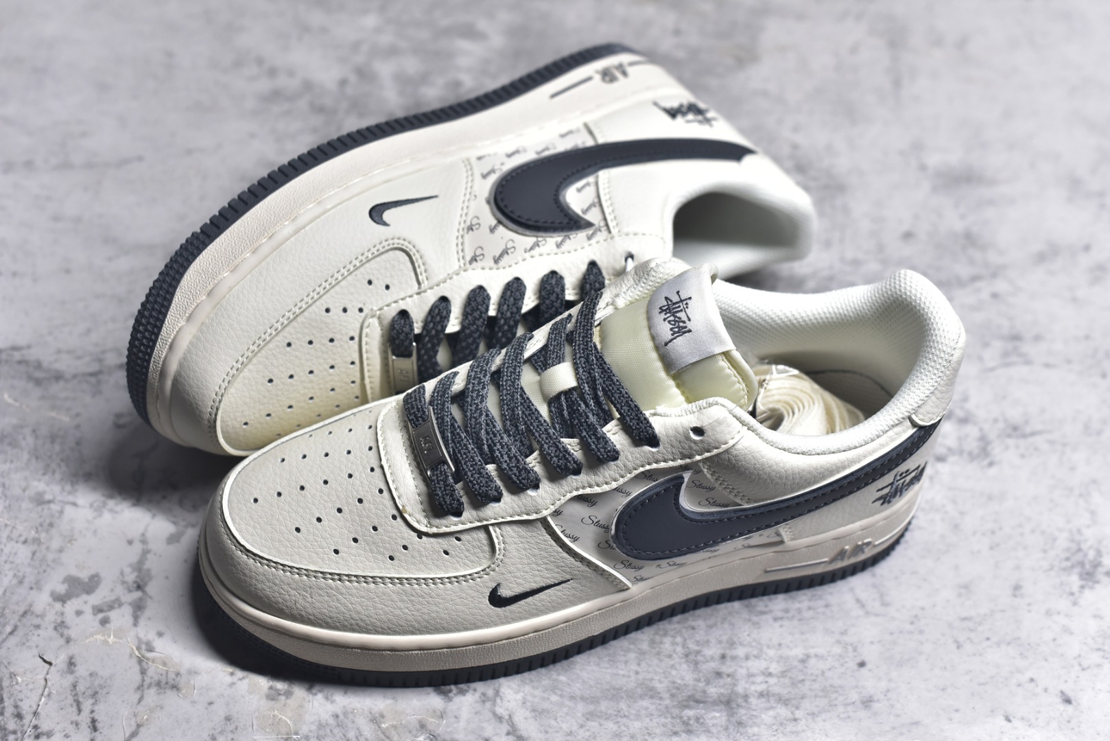图片[7]-#Nk Air Force 1\’07 Low 斯图西联名-灰英文拼接 空军一号低帮休闲运动板鞋 XZ3328-536 #原楦头原纸板 原装鞋盒 定制五金配件 内置全掌气垫 原厂鞋底 尺码：36 36.5 37.5 38 38.5 39 40 40.5 41 42 42.5 43 44 44.5 45 9.D4-选品中心