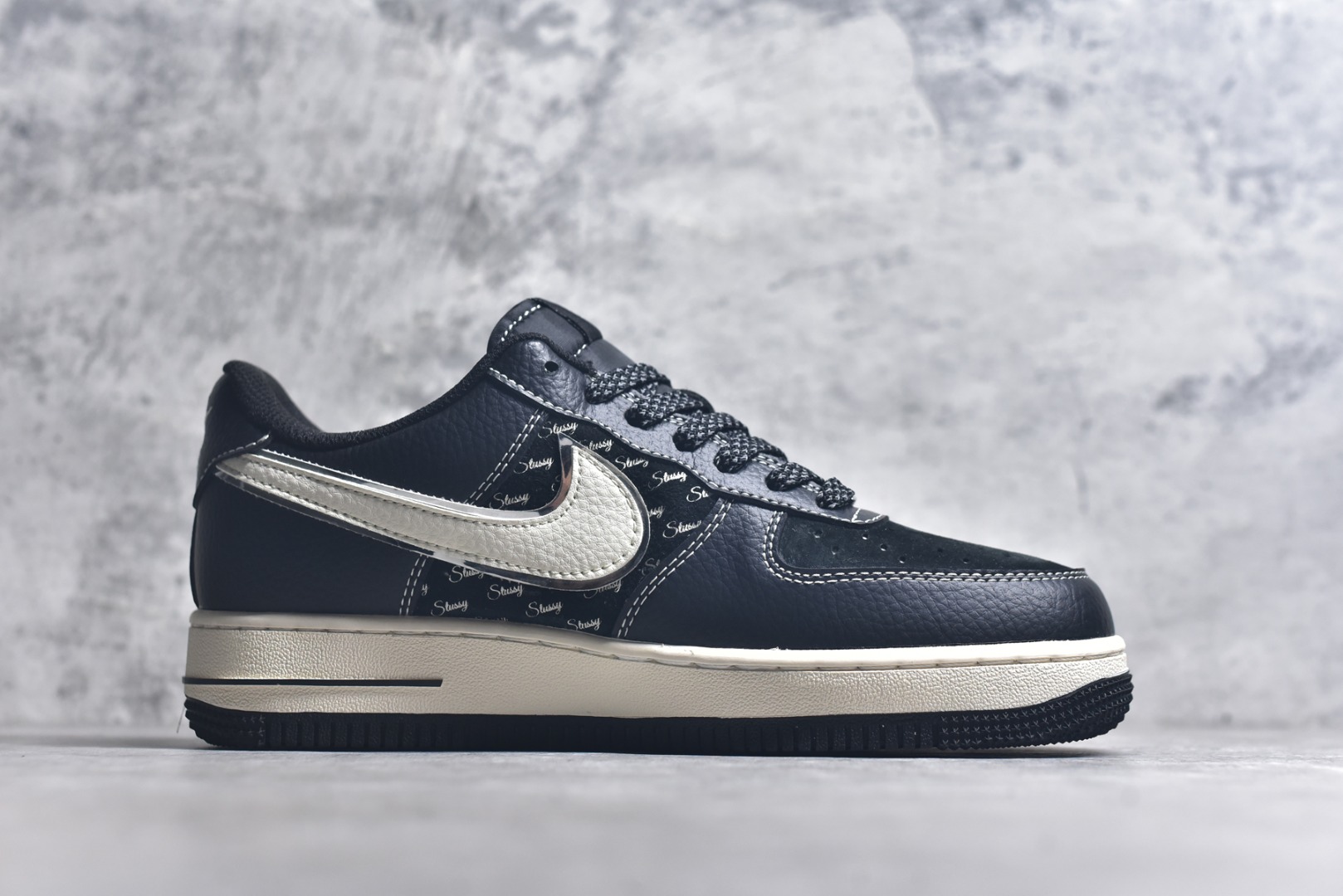 图片[3]-#Nk Air Force 1\’07 Low 斯图西联名-全黑英文 空军一号低帮休闲板鞋 XZ6188-311 #原楦头原纸板 原装鞋盒 定制五金配件 内置全掌气垫 原厂鞋底 尺码：36 36.5 37.5 38 38.5 39 40 40.5 41 42 42.5 43 44 44.5 45 9.D4-选品中心