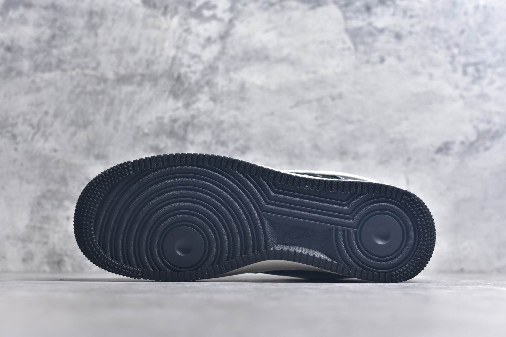 图片[6]-#Nk Air Force 1\’07 Low 斯图西联名-全黑英文 空军一号低帮休闲板鞋 XZ6188-311 #原楦头原纸板 原装鞋盒 定制五金配件 内置全掌气垫 原厂鞋底 尺码：36 36.5 37.5 38 38.5 39 40 40.5 41 42 42.5 43 44 44.5 45 9.D4-选品中心